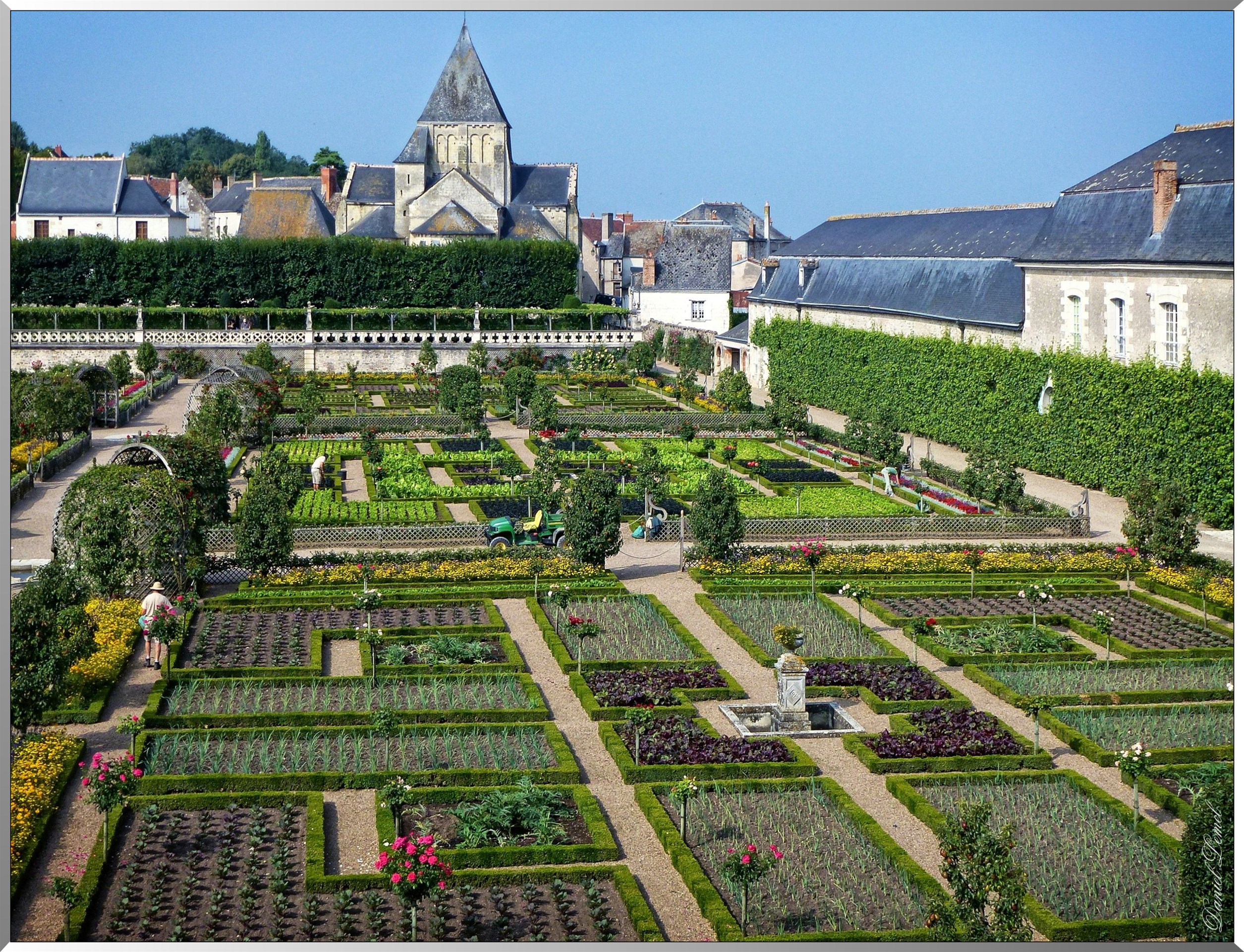 Jardins et eglise Saint Etienne