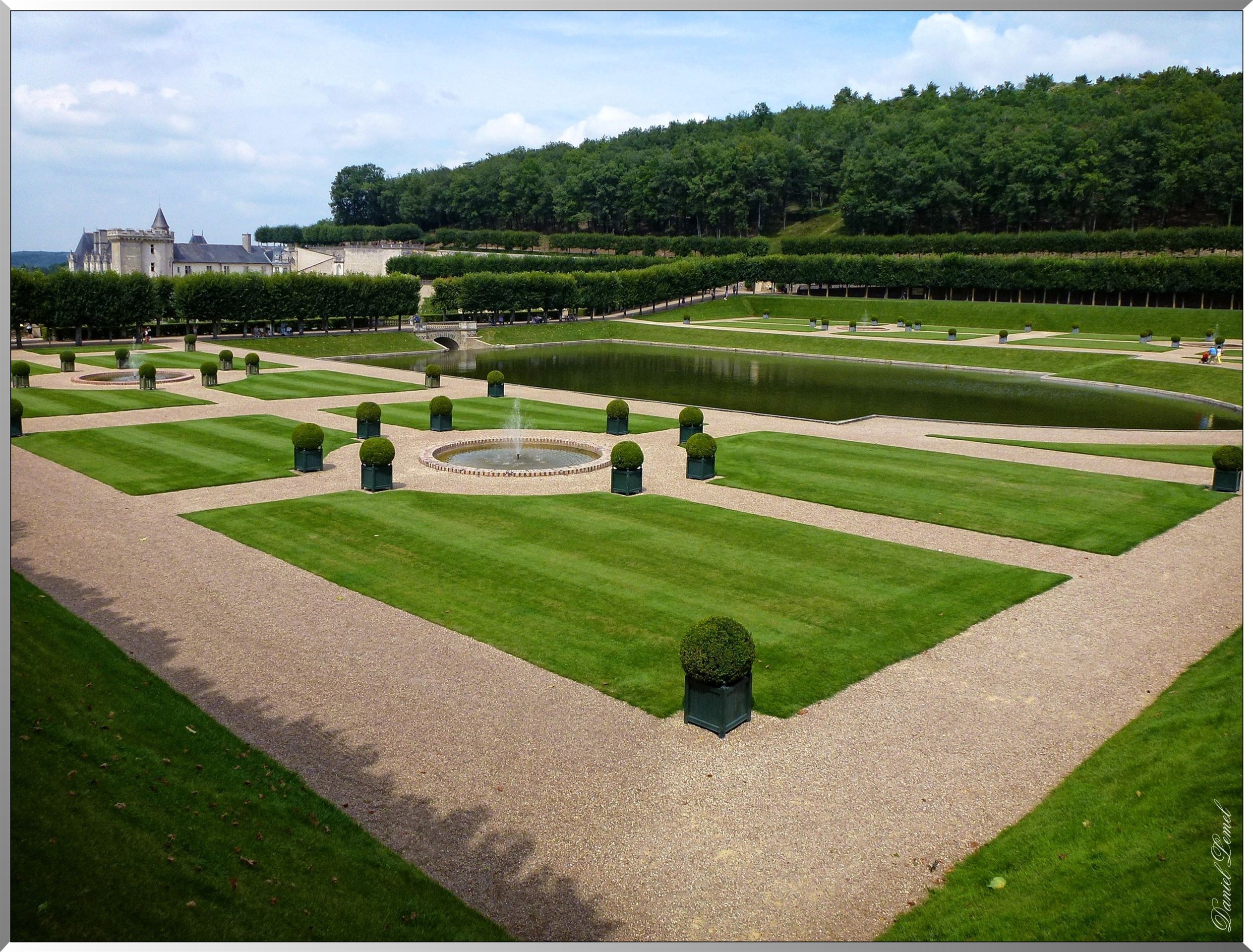 Vue chateau et jardin d eau