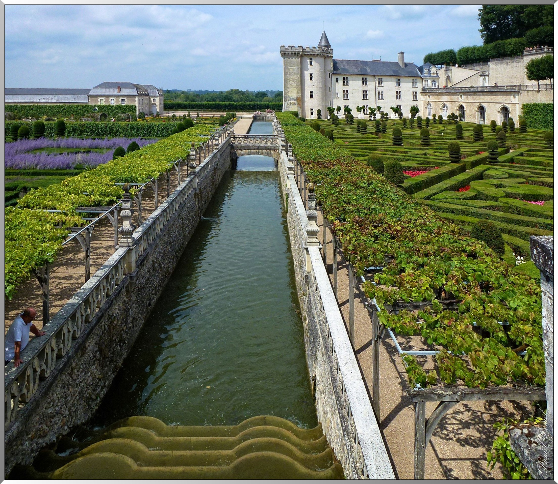 Vue jardins et chateau 1