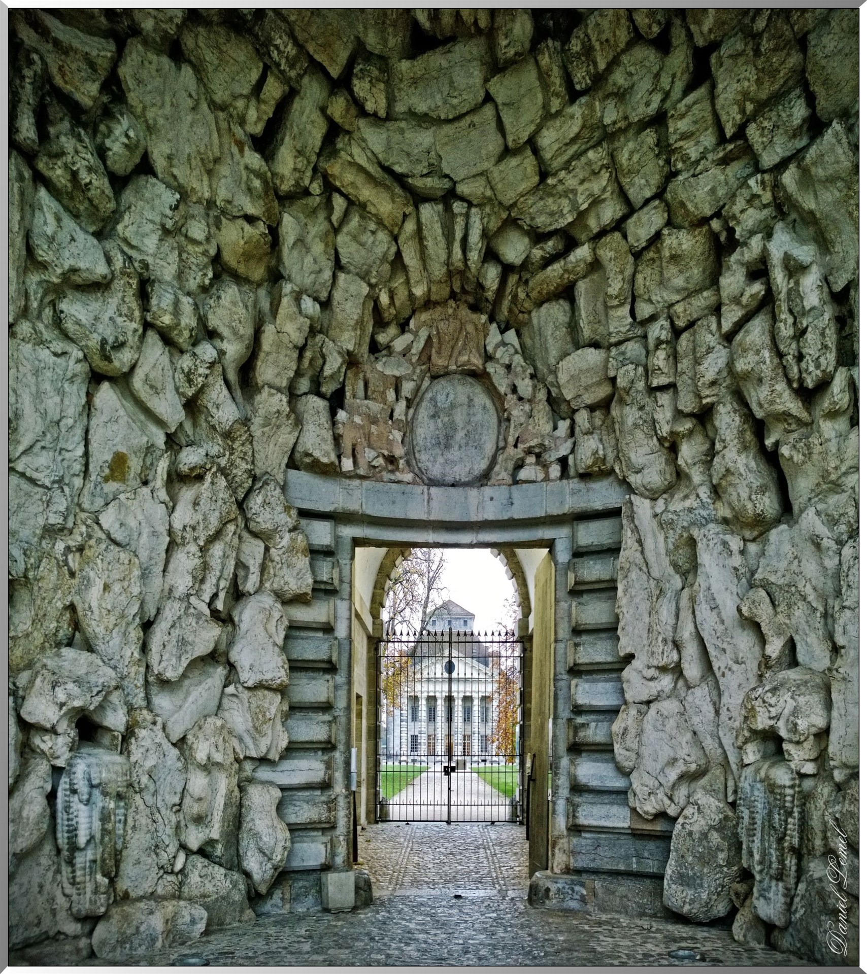 Entrée - Le décor de grotte