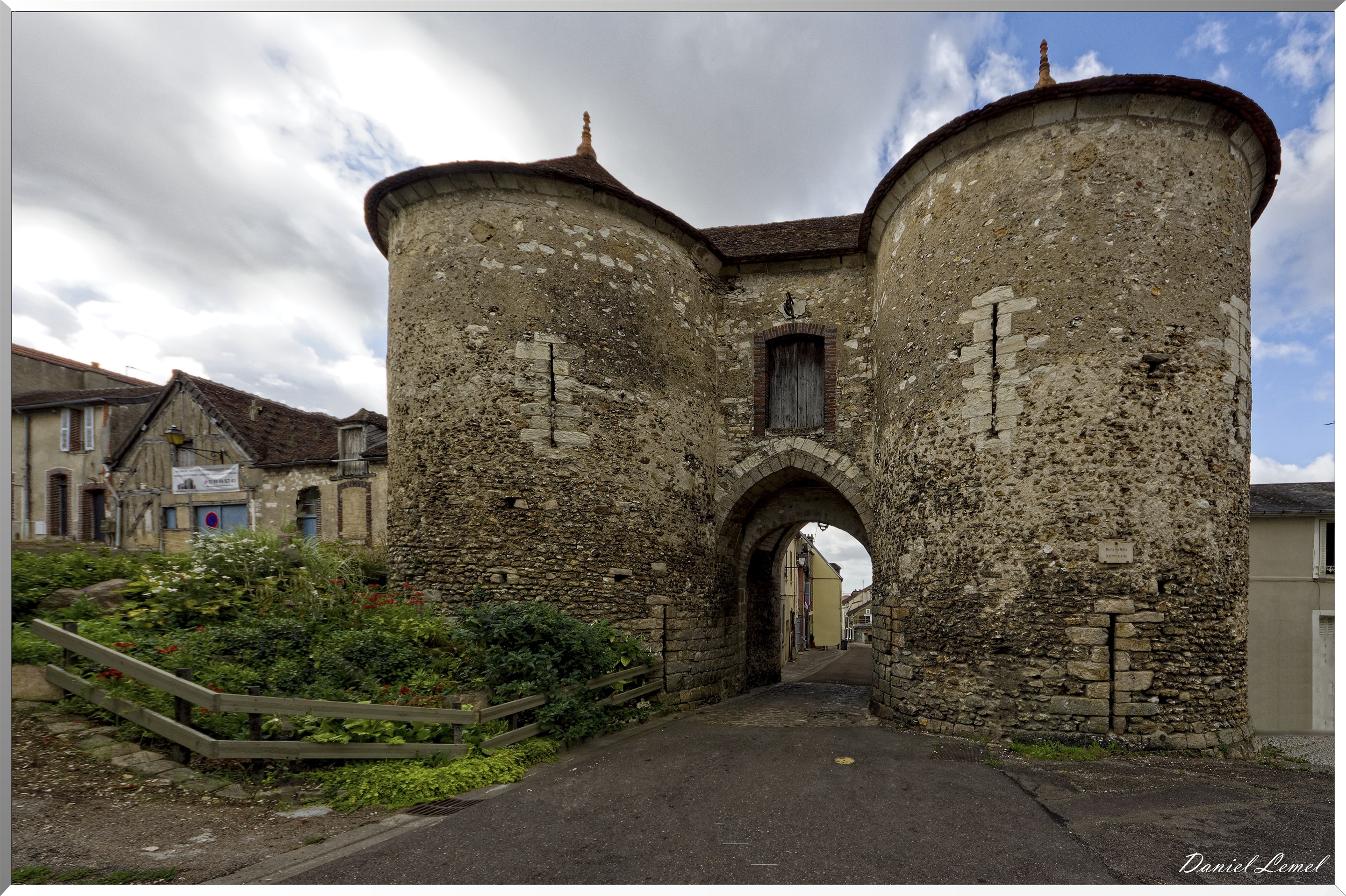 La Porte du Bois du XIIIe siècle.