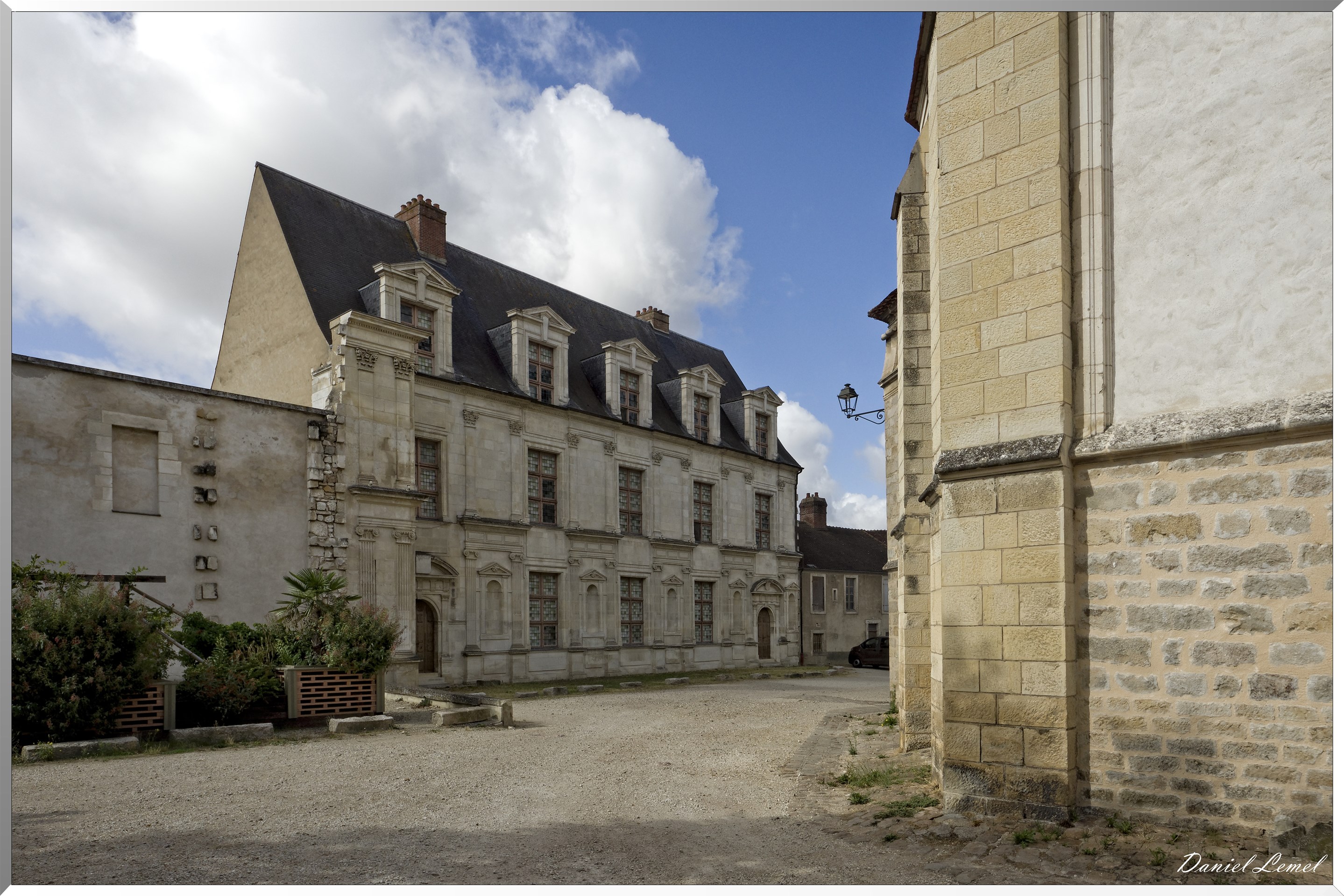 Ancien château des comtes de Gondi