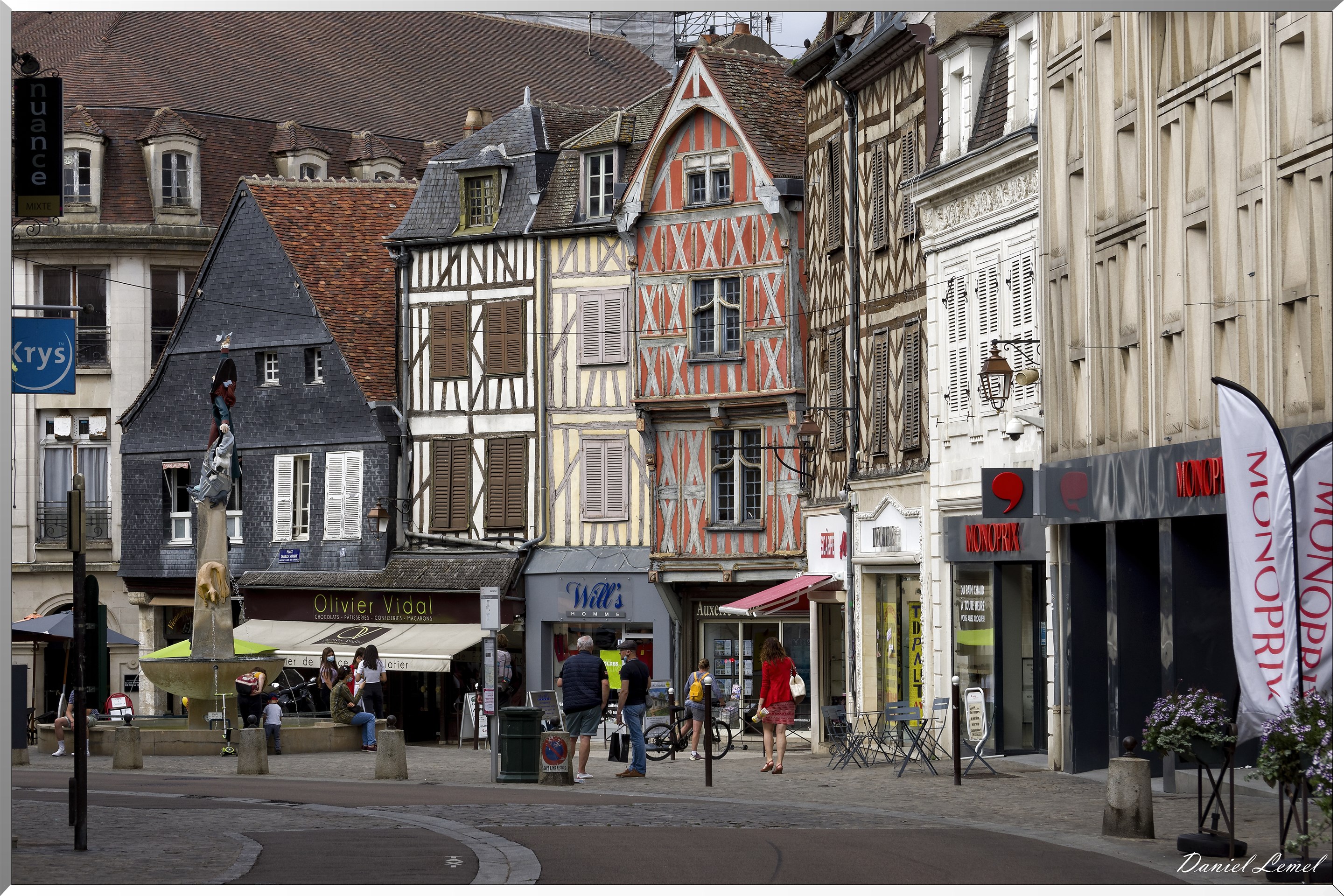 Place Charles Surugue