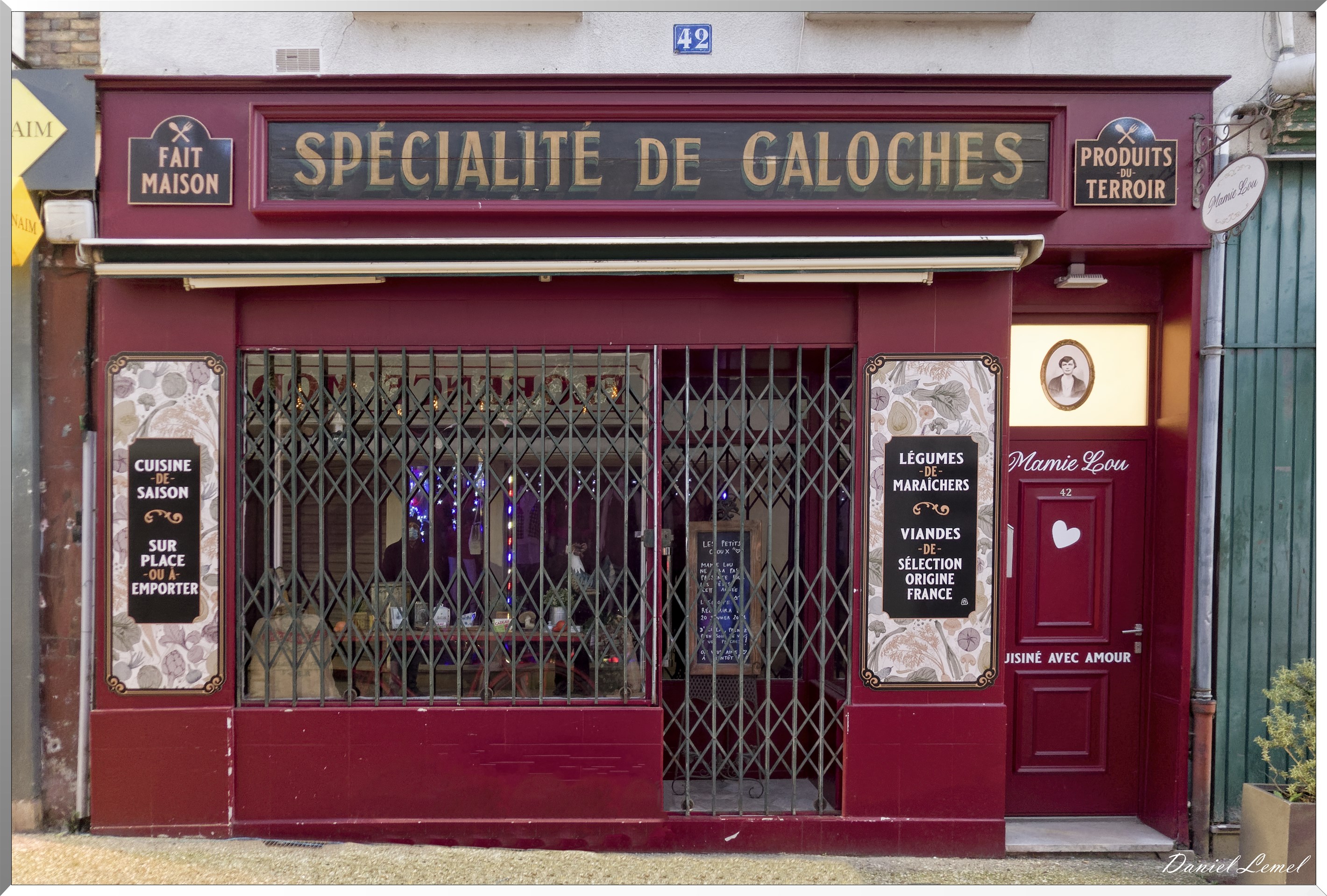 Vitrine "Spécialité de Galoches"