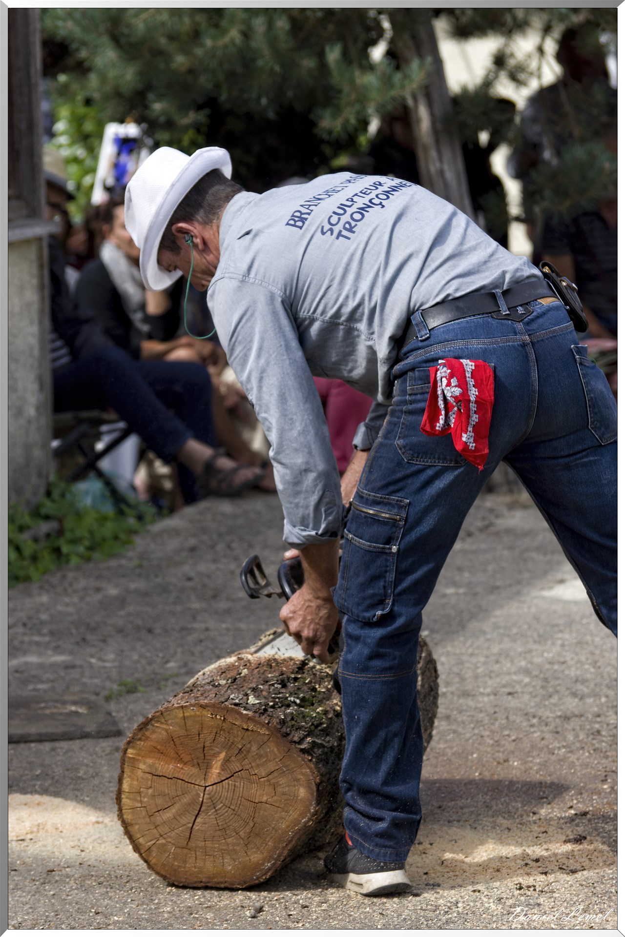 Sculpteur à la tronçonneuse