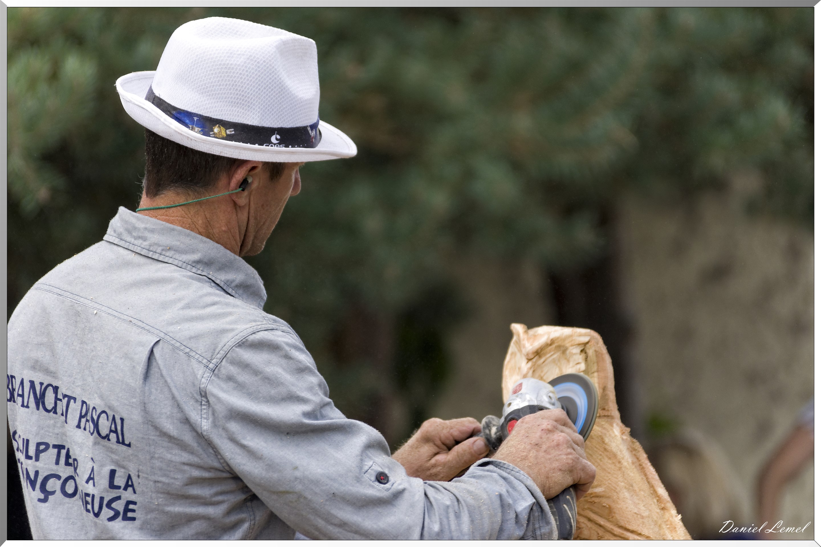 Sculpteur à la tronçonneuse
