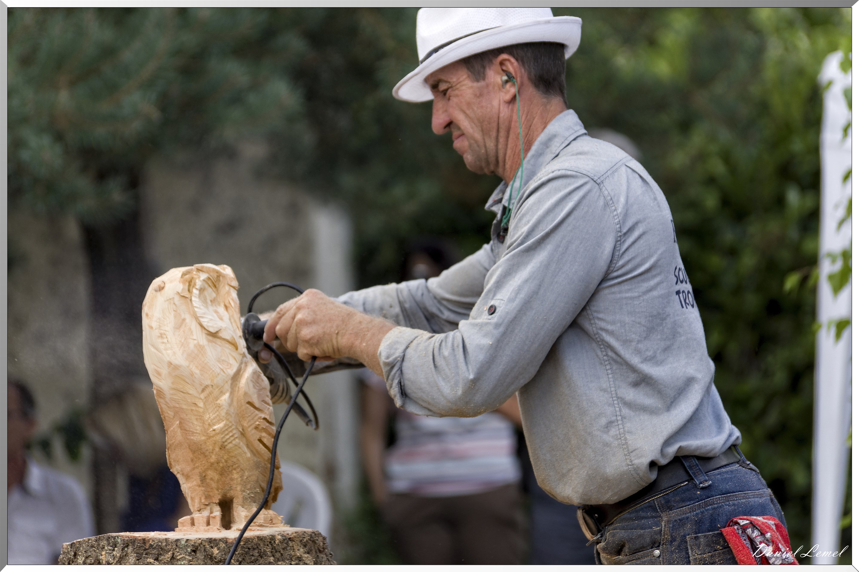 Sculpteur à la tronçonneuse