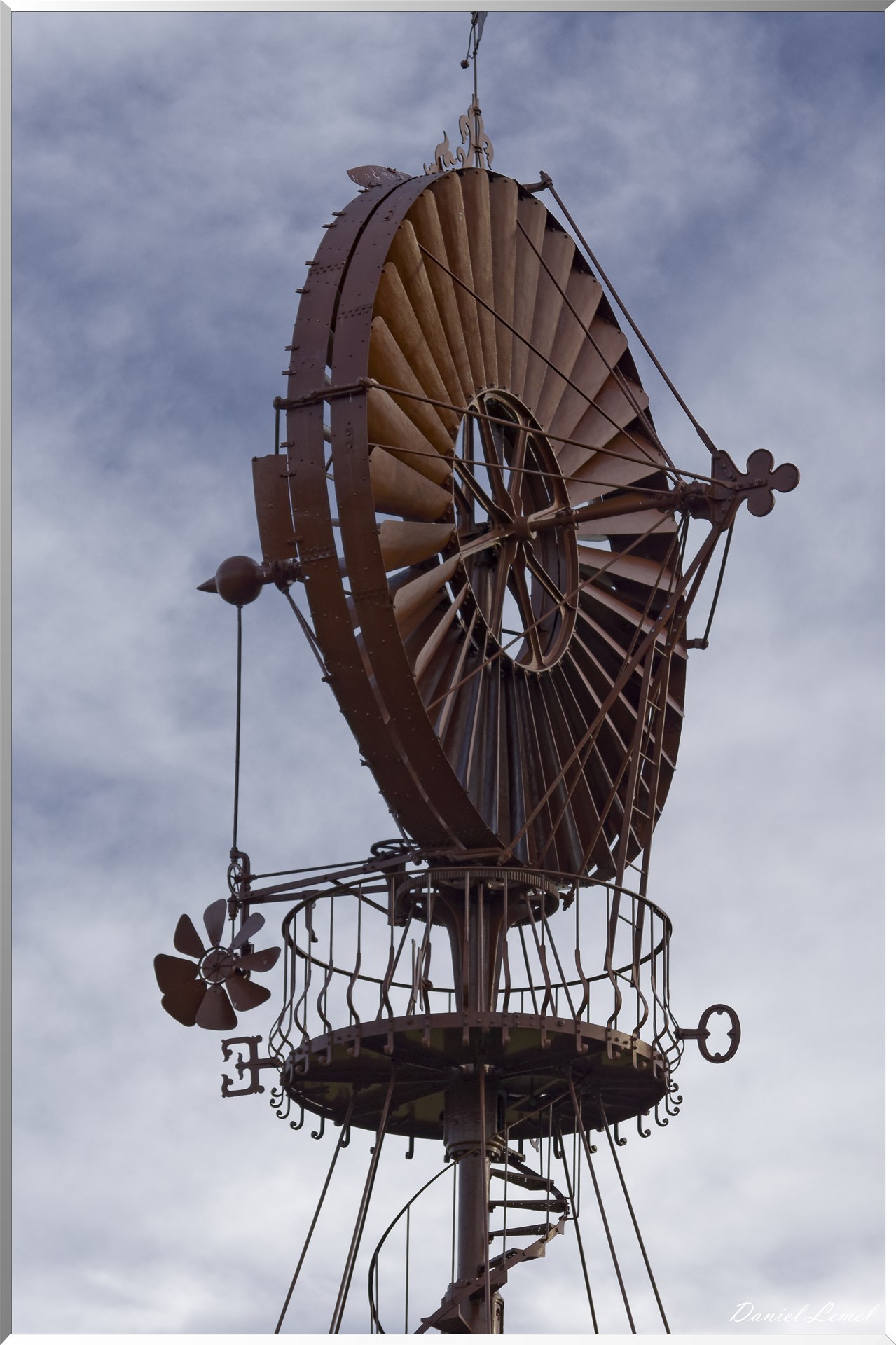 Eolienne  Bollée de 1893 rapatrié de Villevallier au Parc du Moulin à Tan