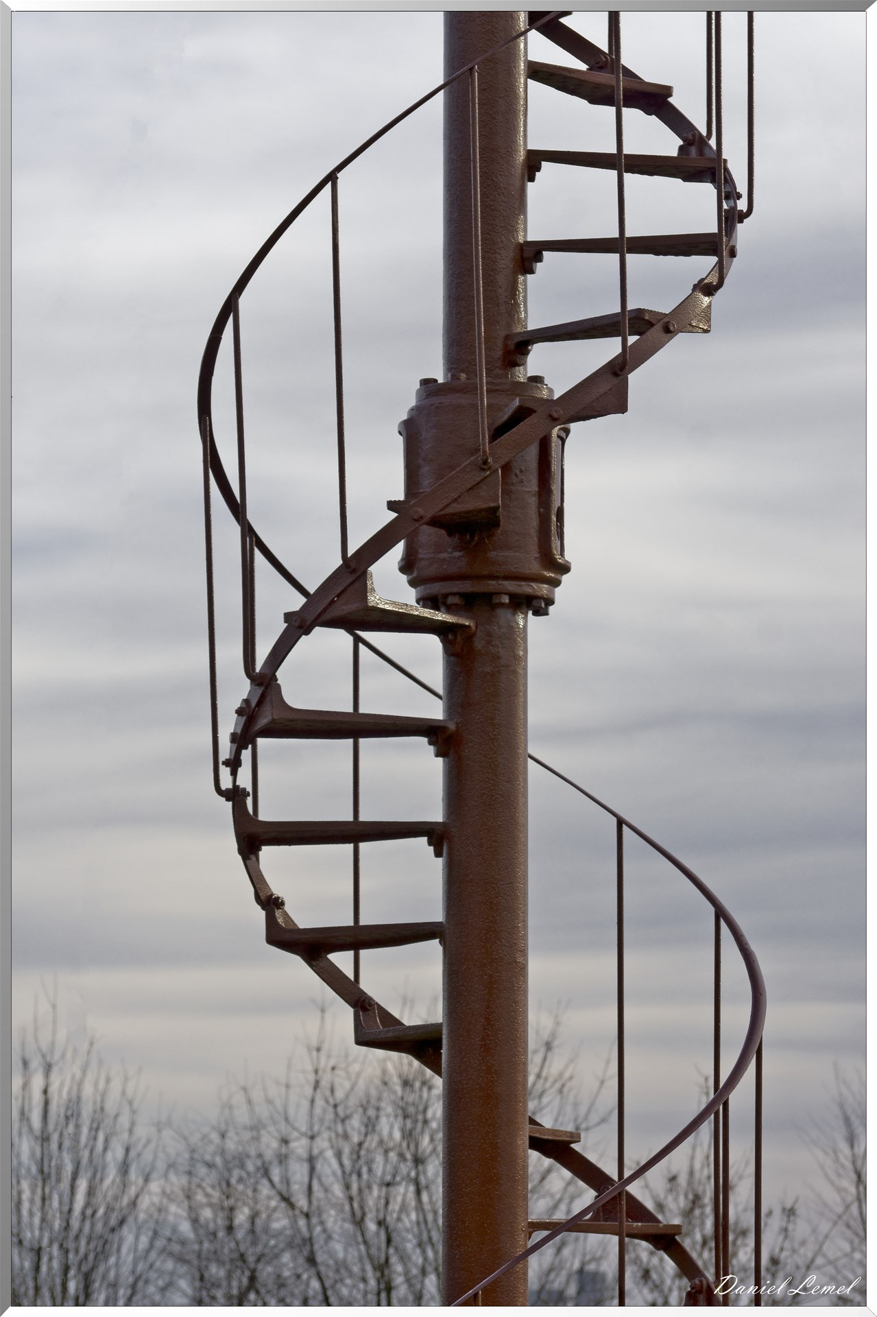 Eolienne  Bollée de 1893 rapatrié de Villevallier au Parc du Moulin à Tan