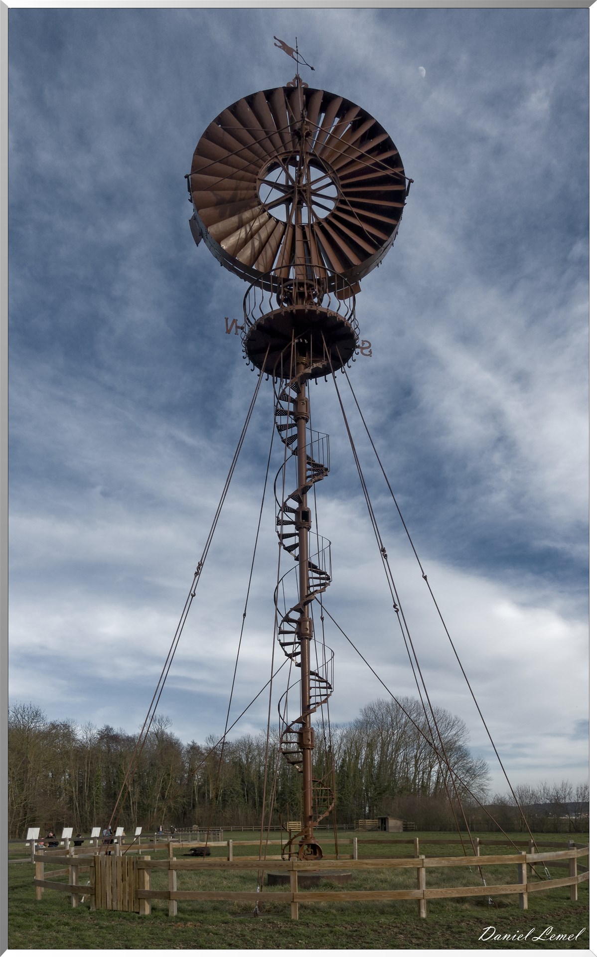 Eolienne  Bollée de 1893 rapatrié de Villevallier au Parc du Moulin à Tan