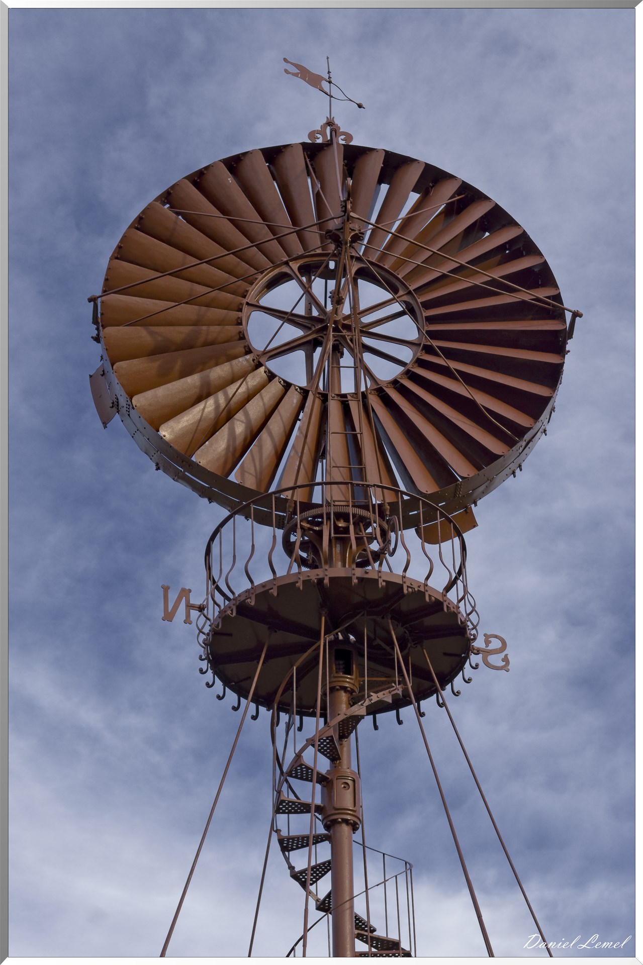 Eolienne  Bollée de 1893 rapatrié de Villevallier au Parc du Moulin à Tan