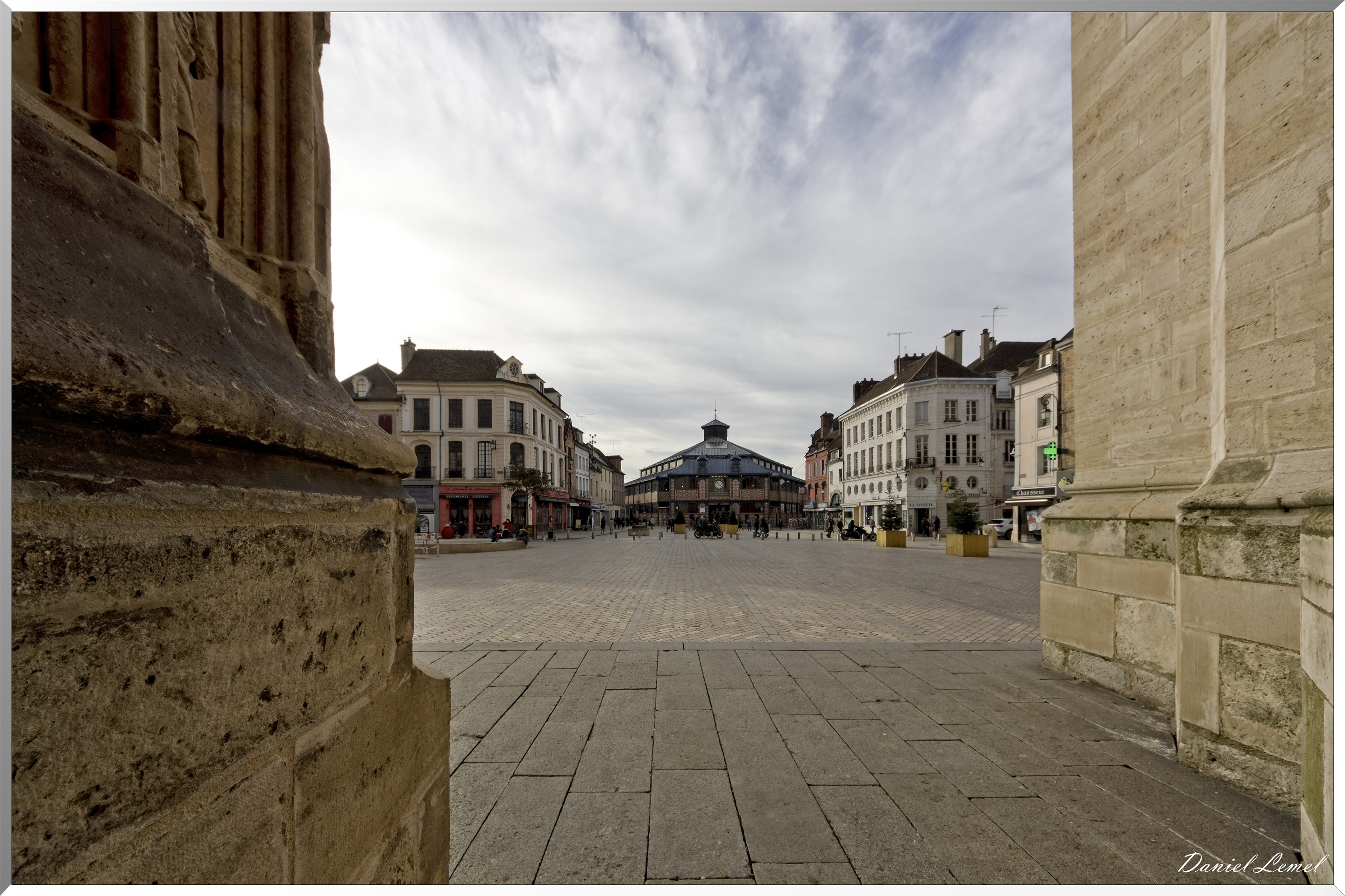 Marché couvert de Sens vu de la cathédrale