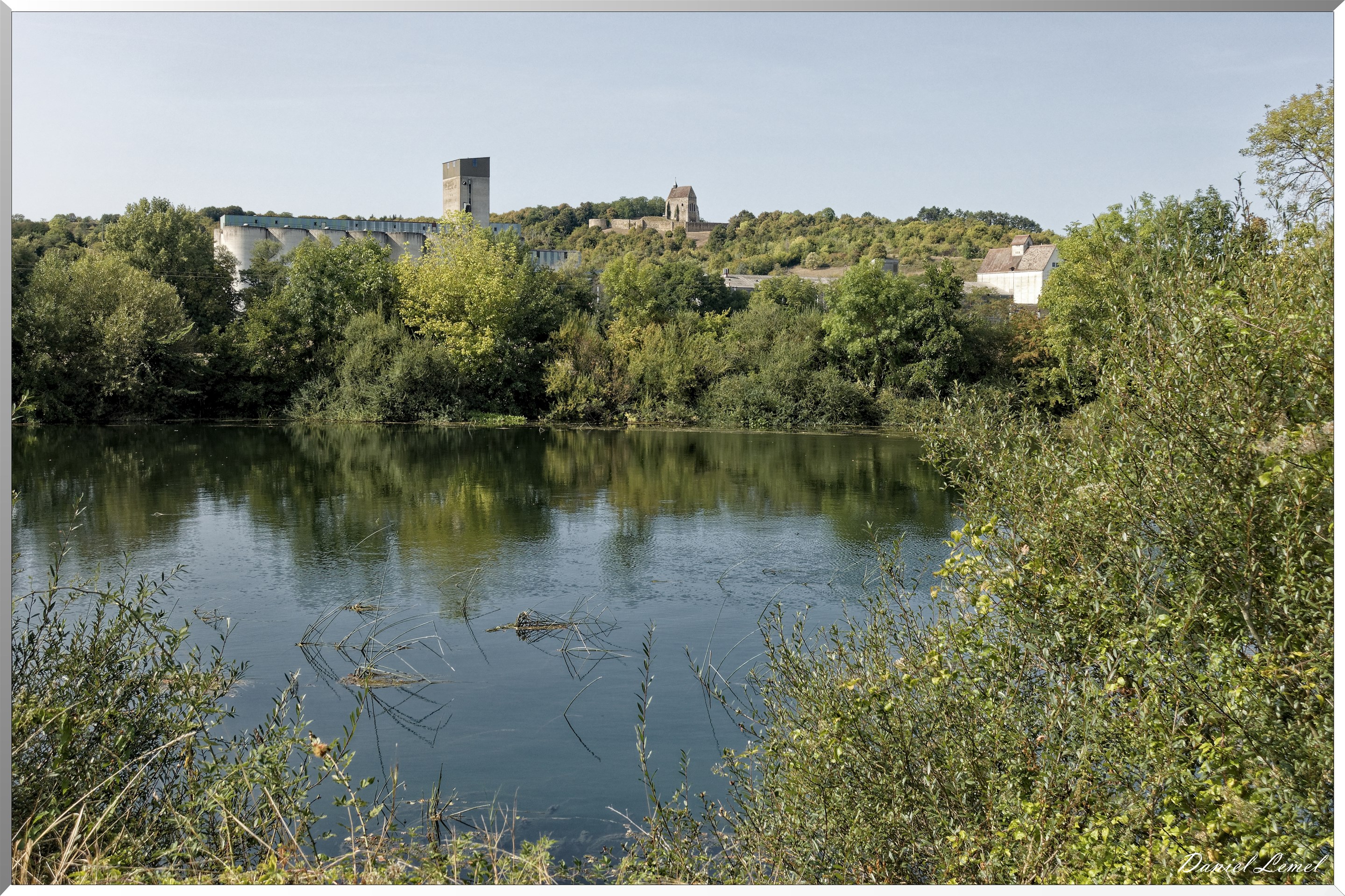 Silo et Chapelle St-Julien-de-Vauguillain