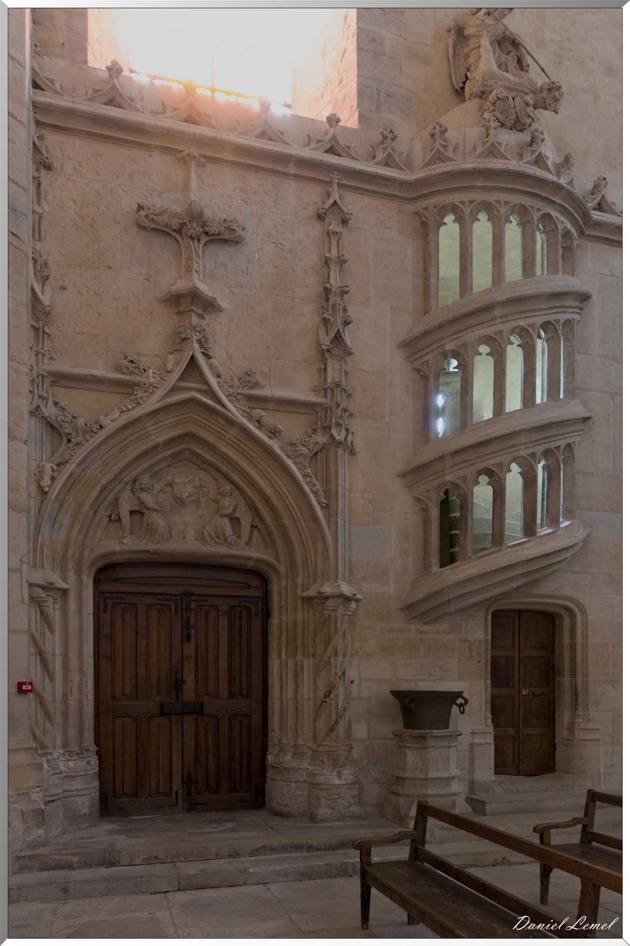 vieux escalier de la cathédrale en « vis de Saint Gilles »
