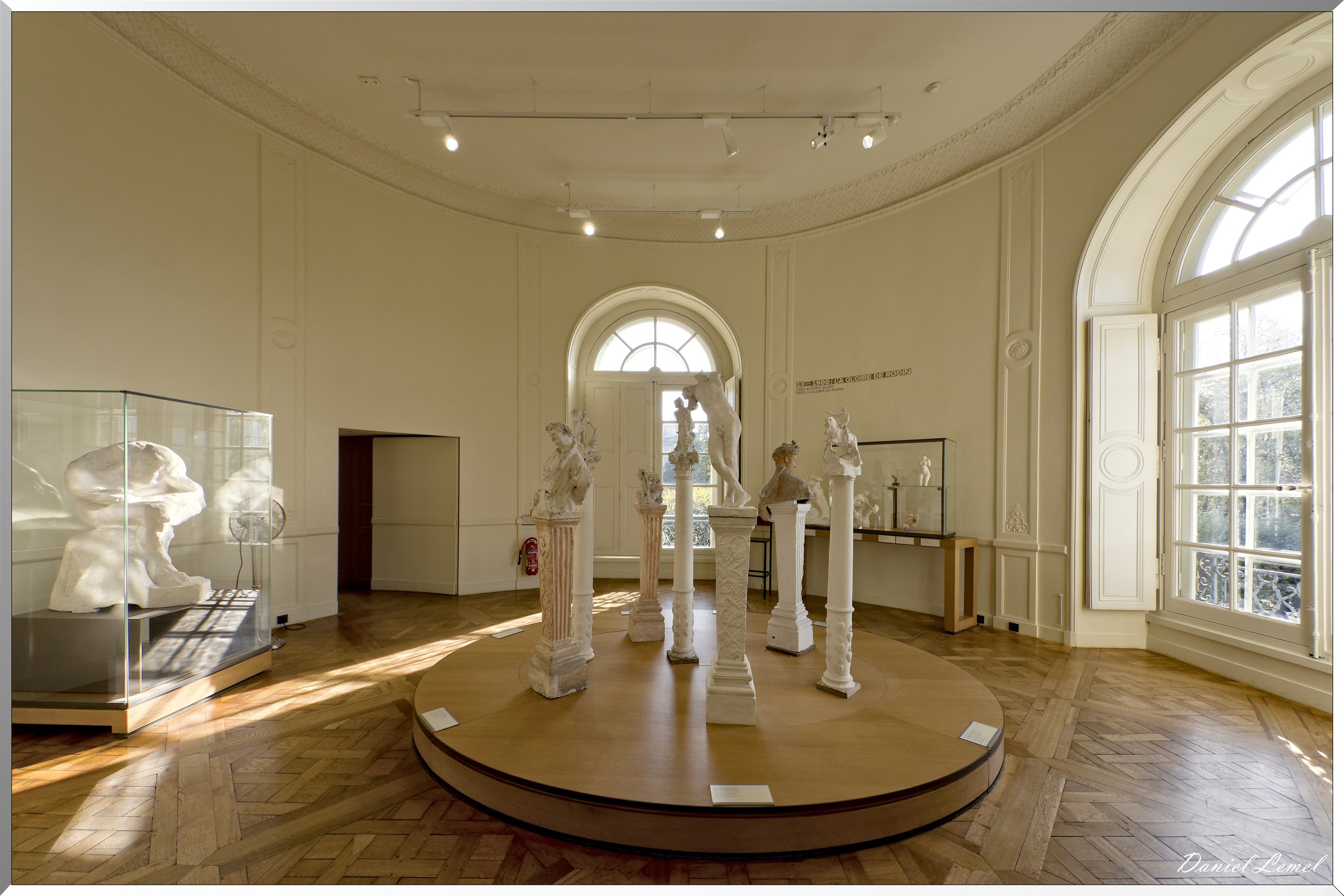 Scultures sur colonnes - Salle La gloire de Rodin