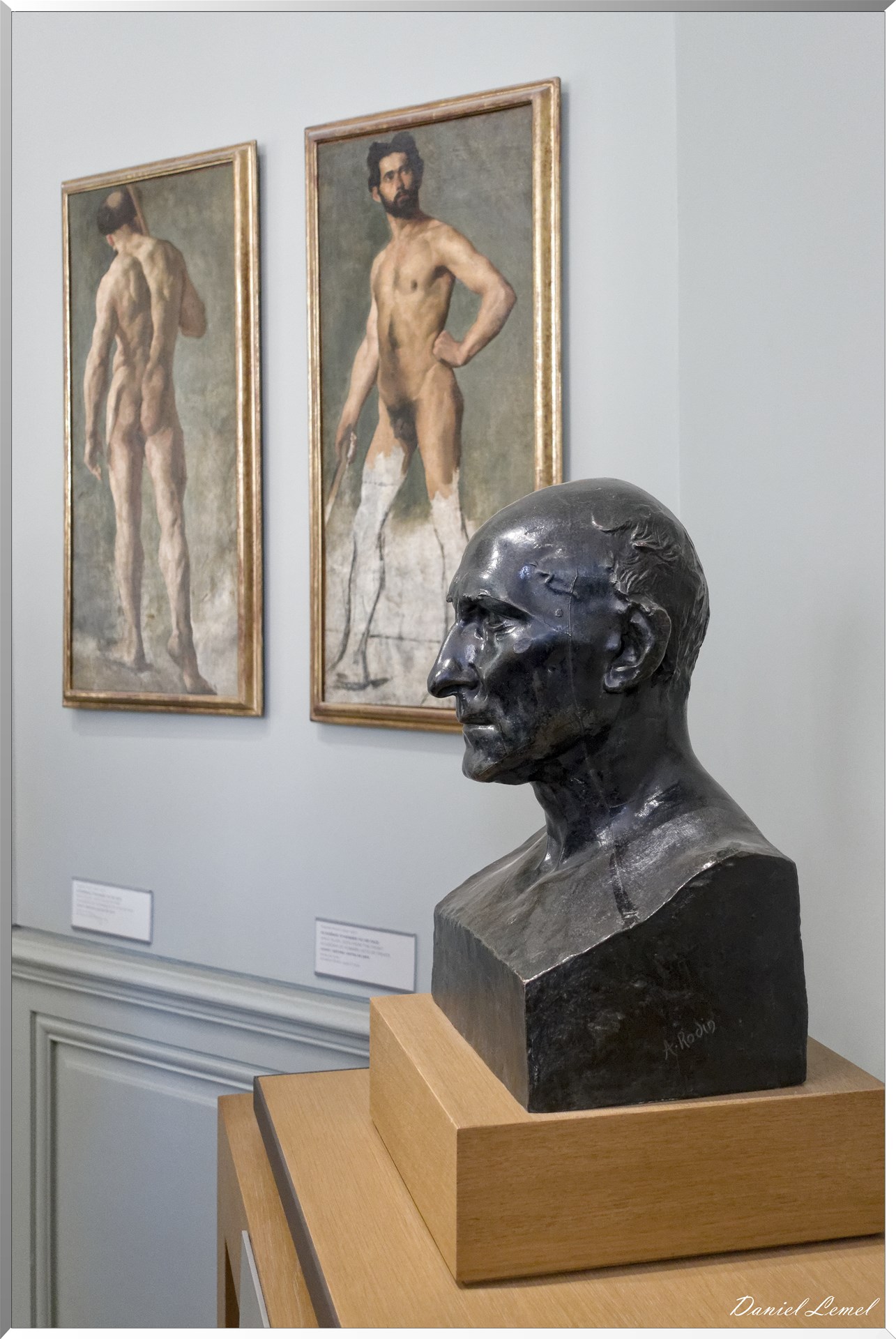 Académie d'homme vu de face et de dos