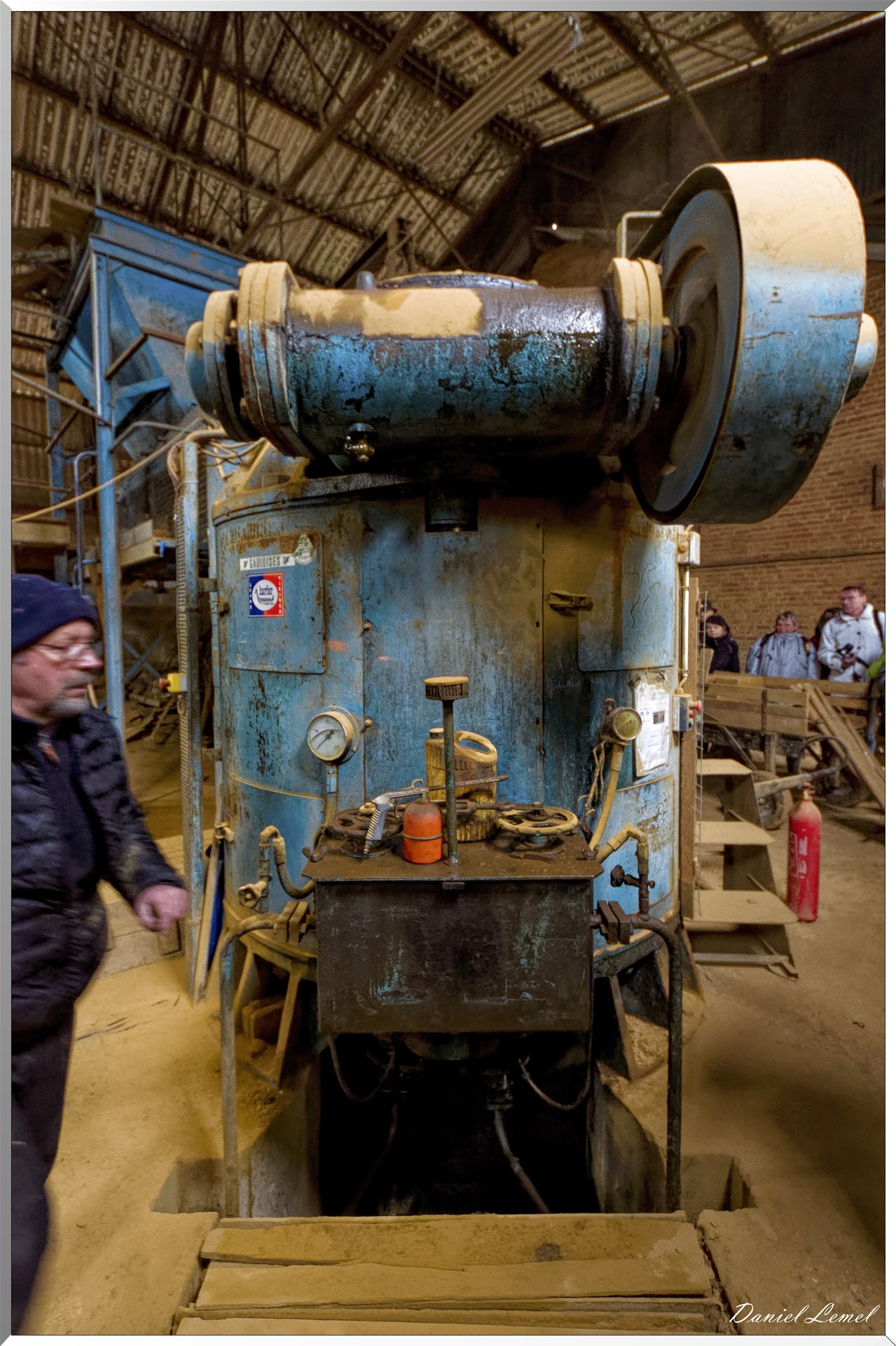 Machine servant à fabriquer les briques