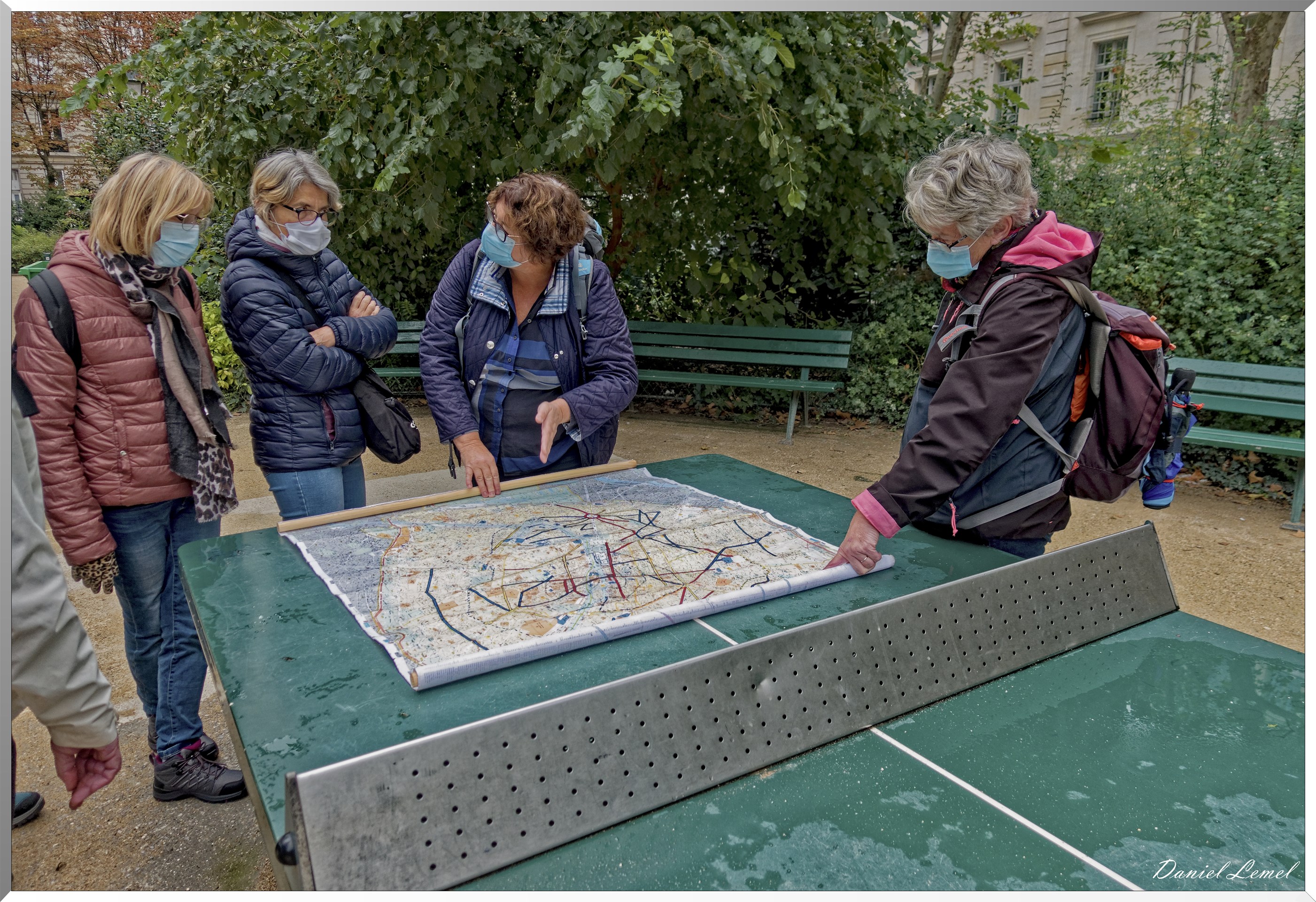 Debriefing dans le Square Marcel Pagnol