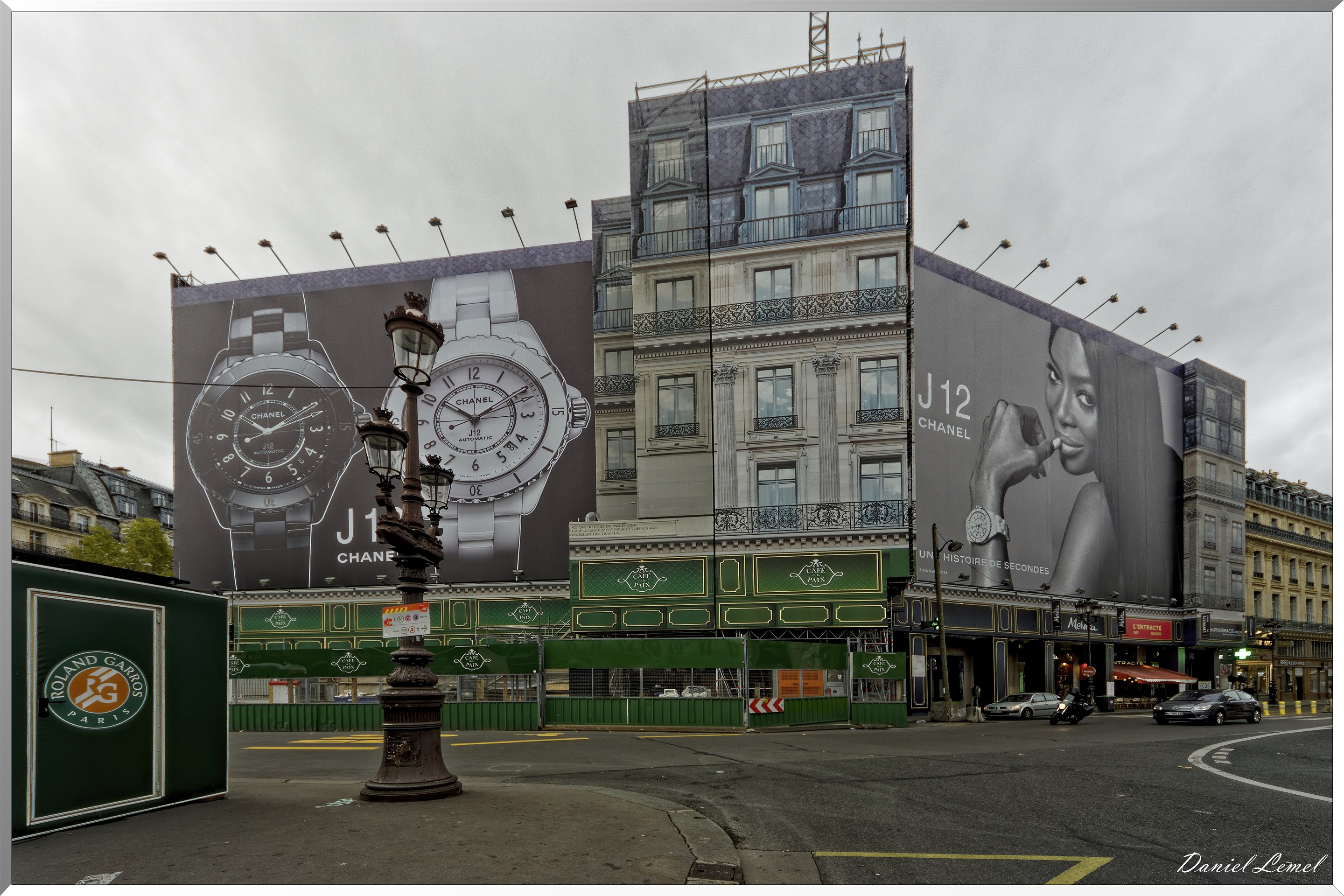 Façade en travaux - Publicité