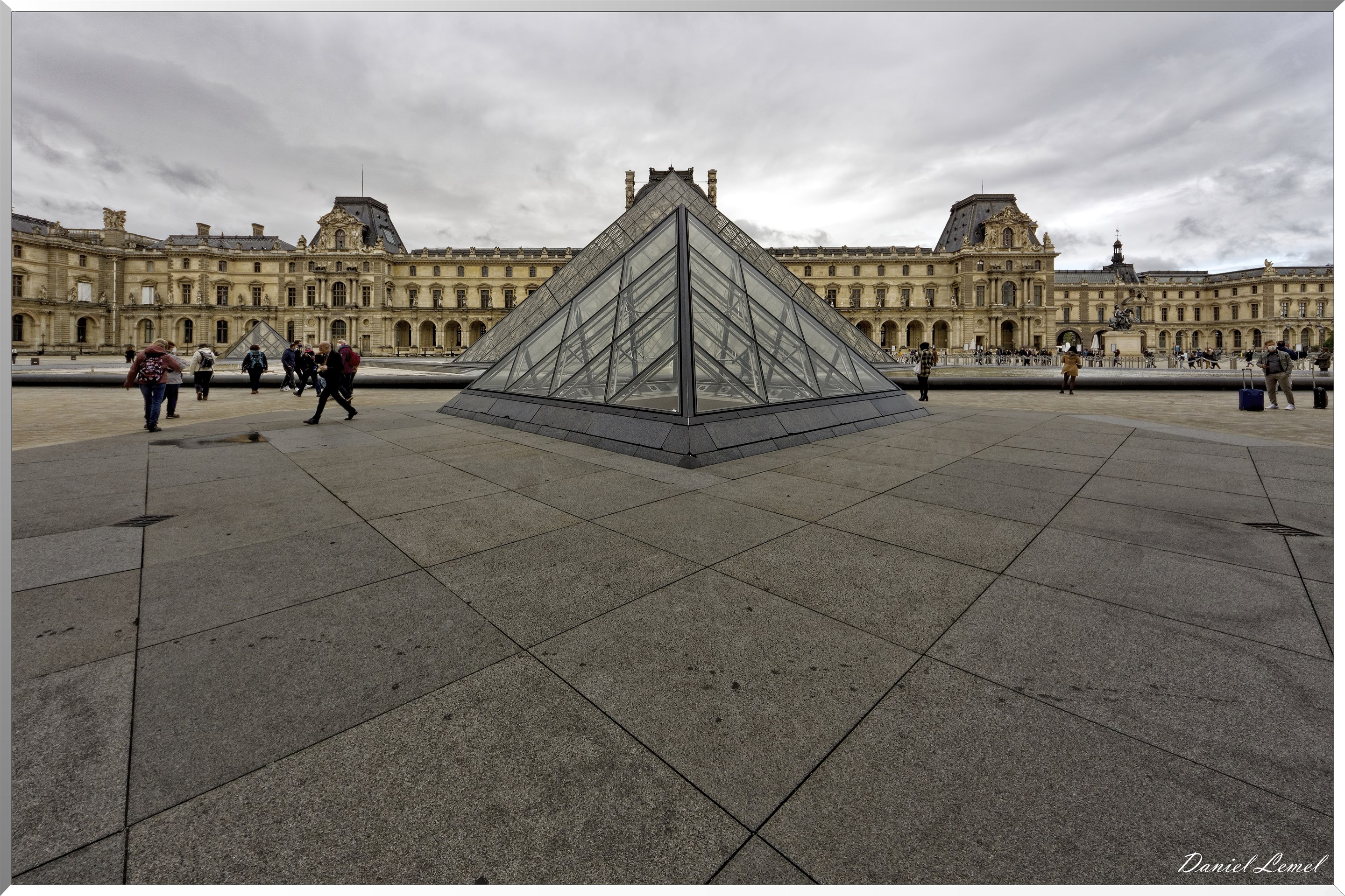 Pyramide du Louvre