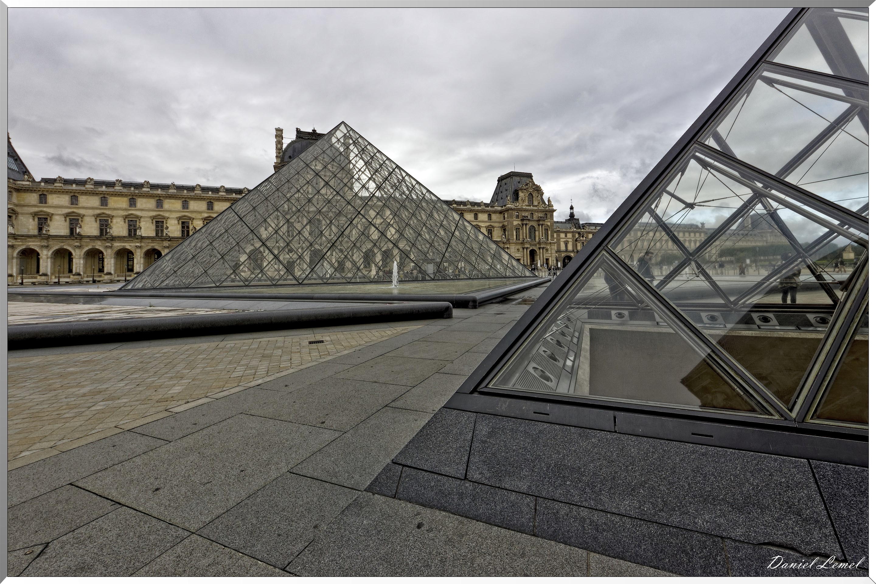 Pyramide du Louvre
