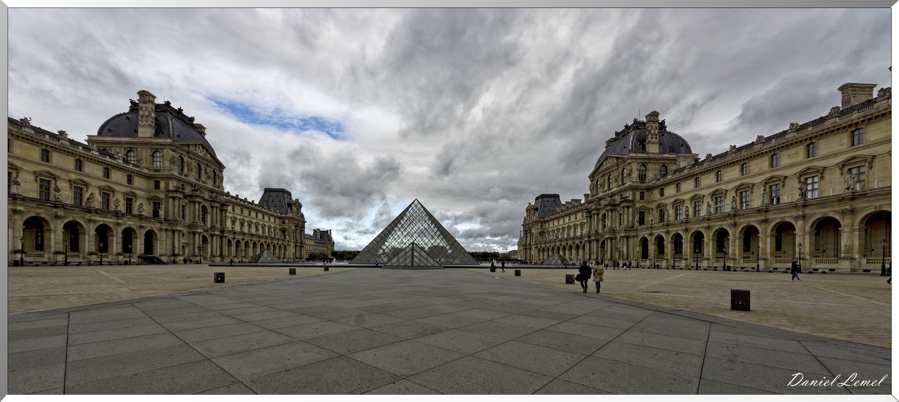 Pyramide du Louvre - Cour Napoléon
