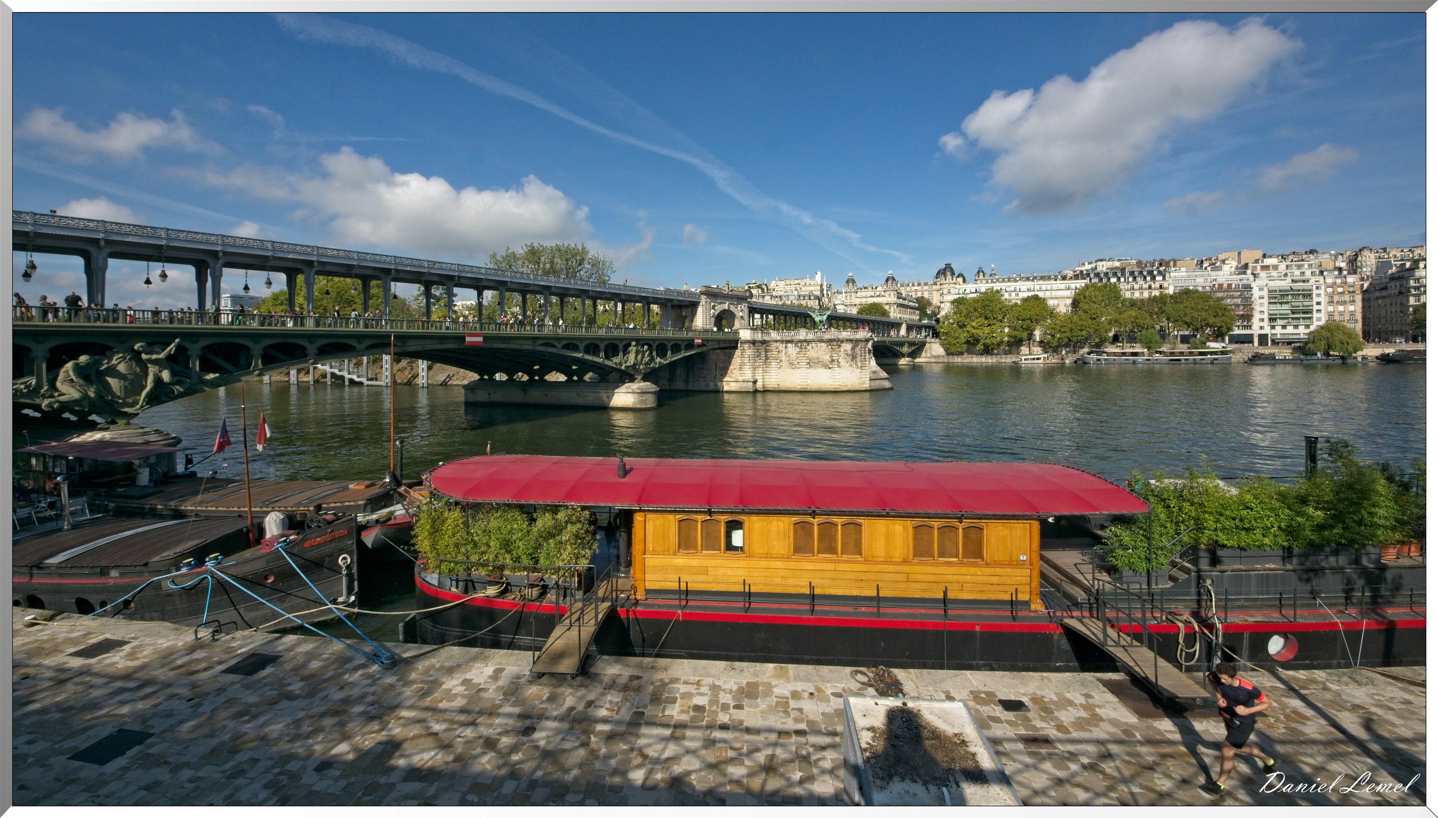 Pont de Bir Hakeim - Péniche habitation