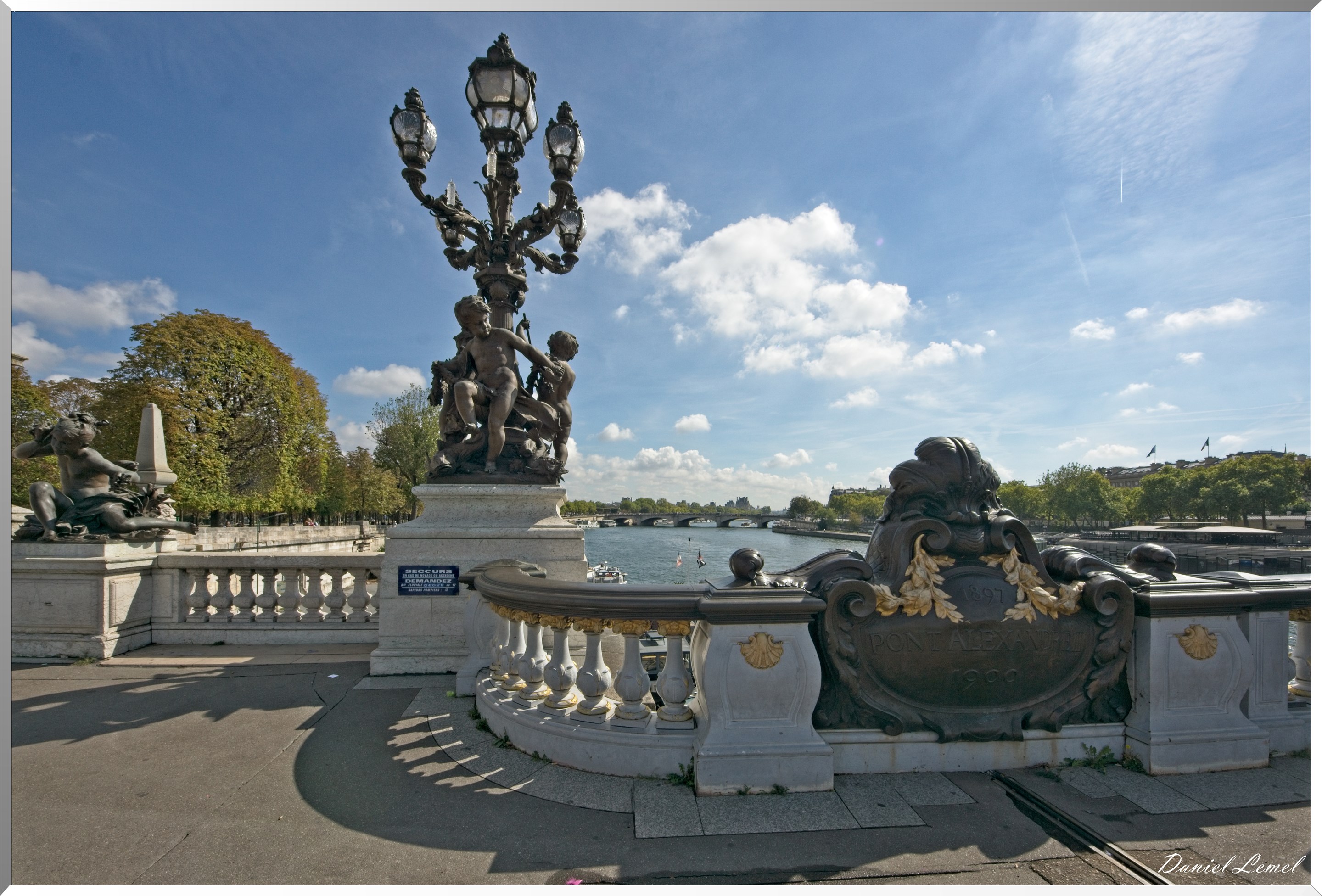 Le pont Alexandre III - Lampadaire et plaque
