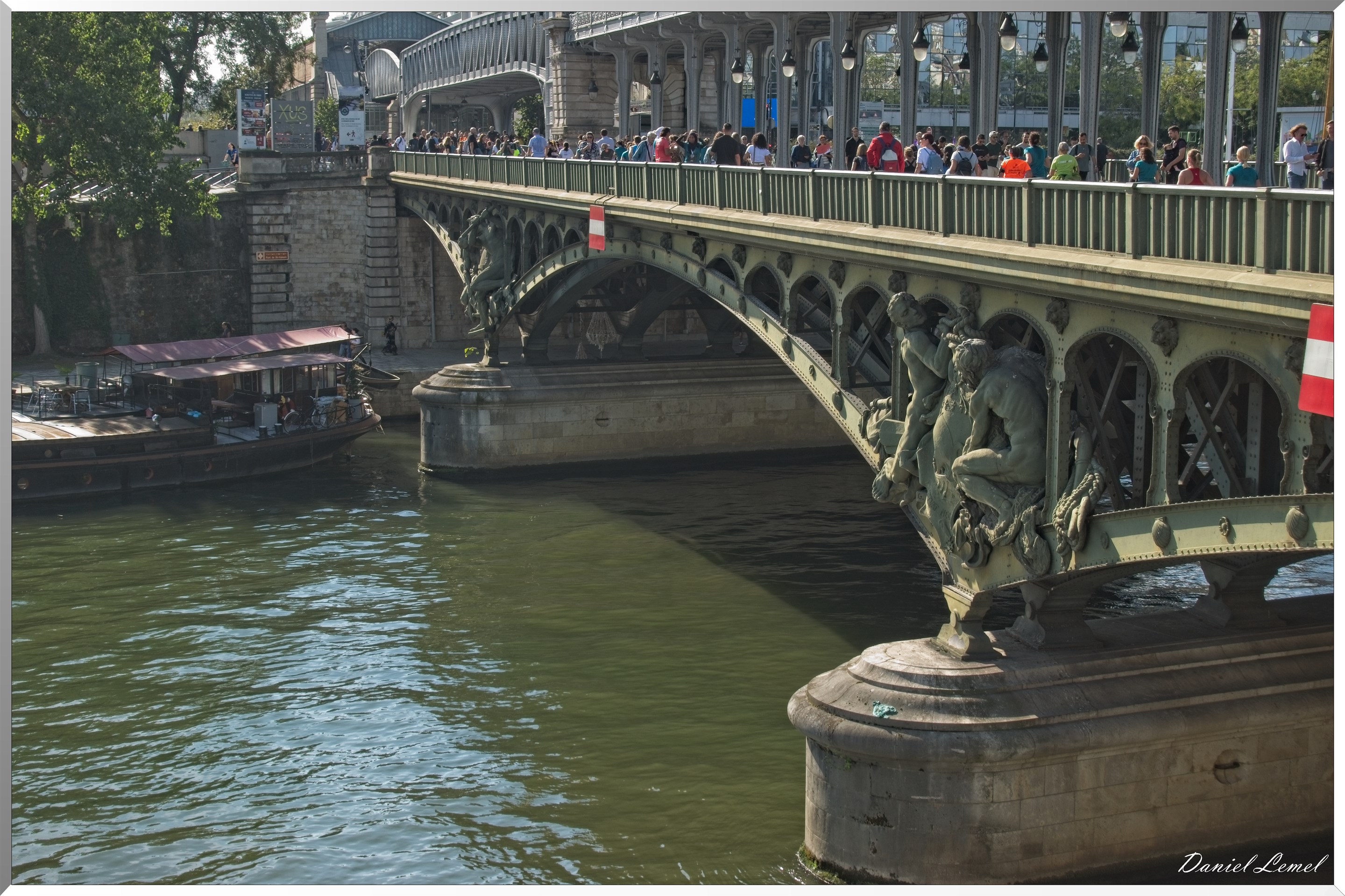 Sculptures du Pont de Bir Hakeim