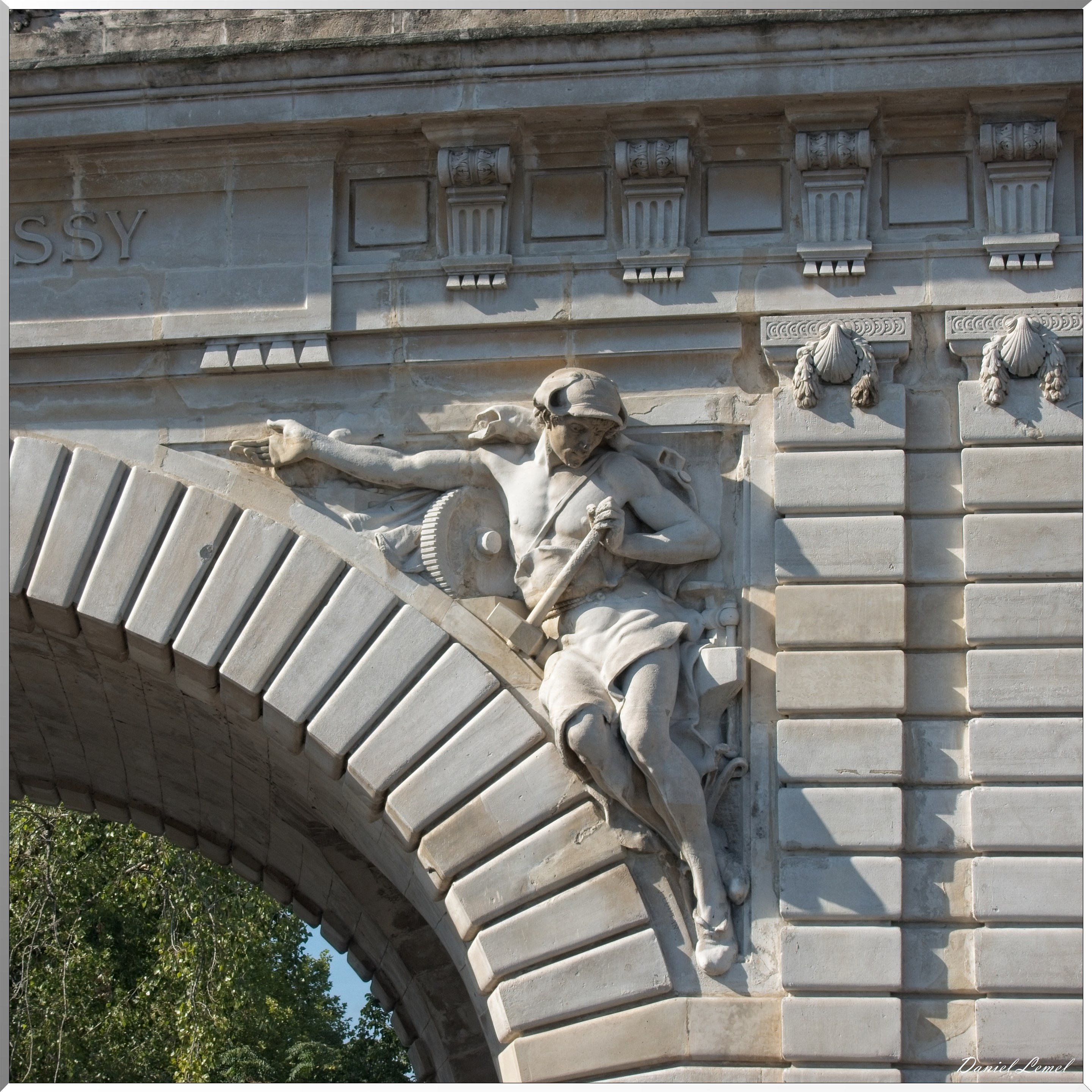 Sculptures du Pont de Bir Hakeim