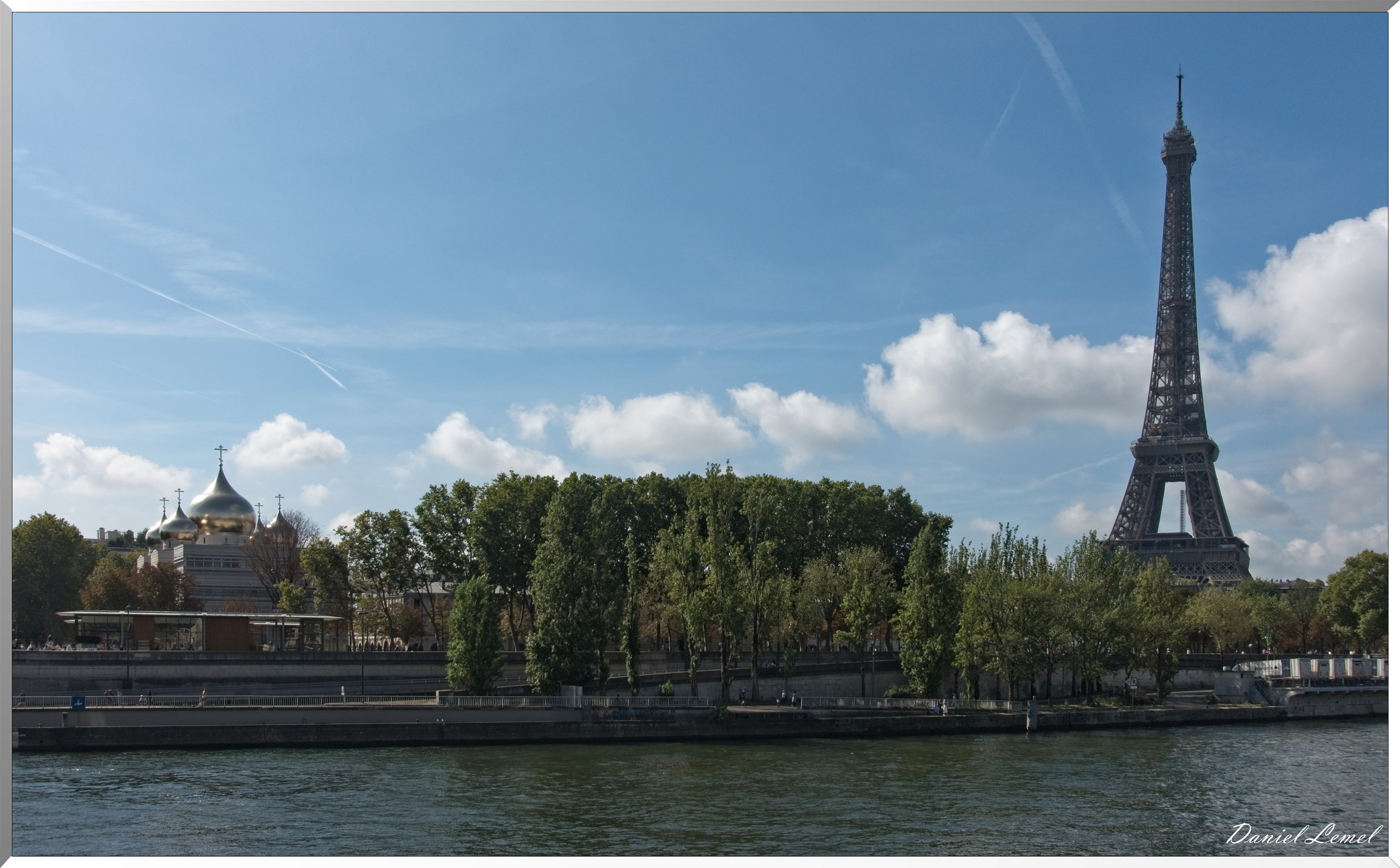 Le Palais de l'Alma et la Tour Eiffel