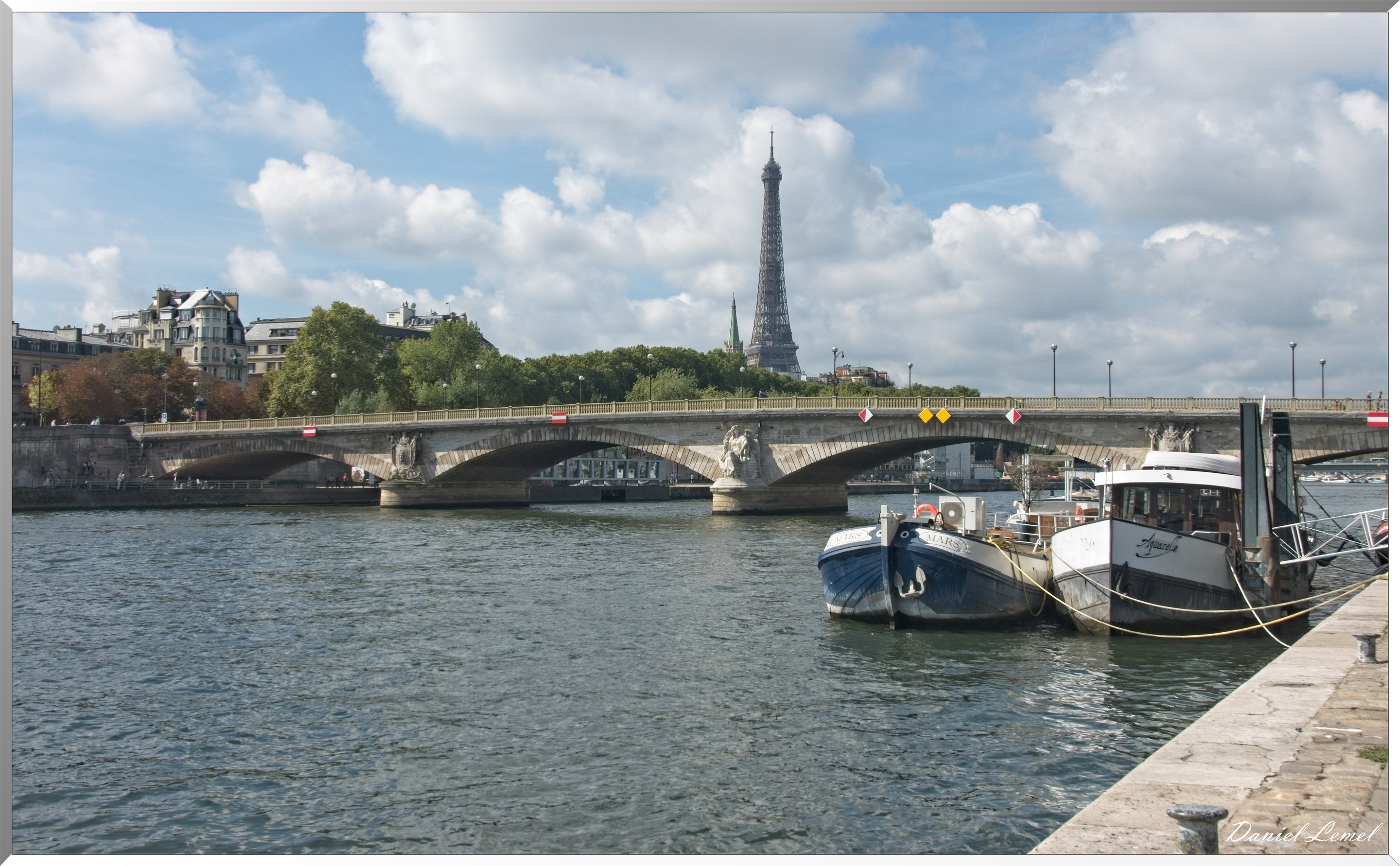 Le pont des Invalides et la Tour Eiffel