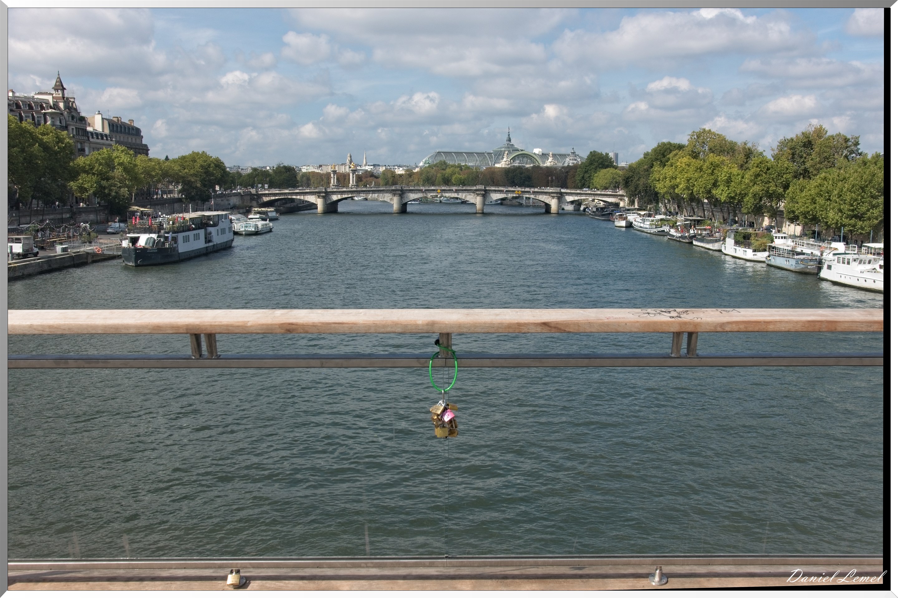 Le Pont de la Concorde vue de La passerelle Léopold-Sédar-Senghor (Pont de Solférino)