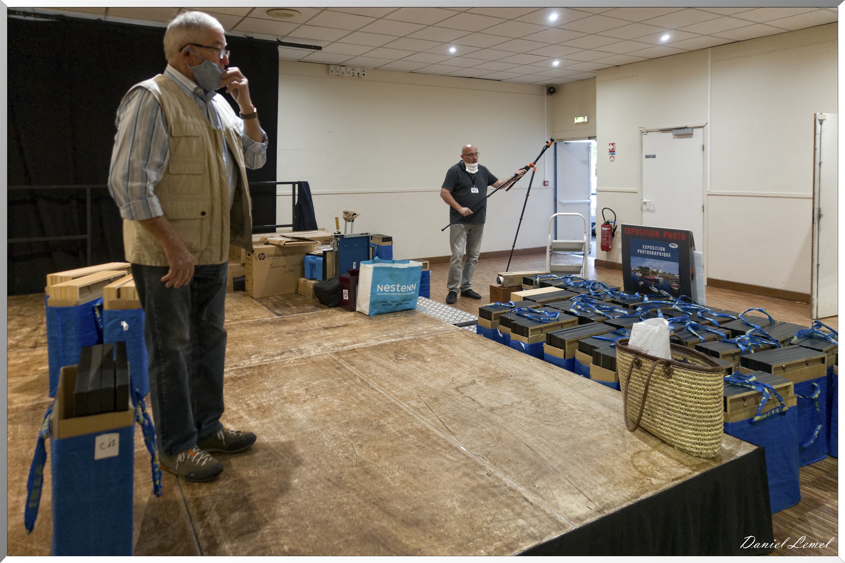 Pierre installe son matériel vidéo