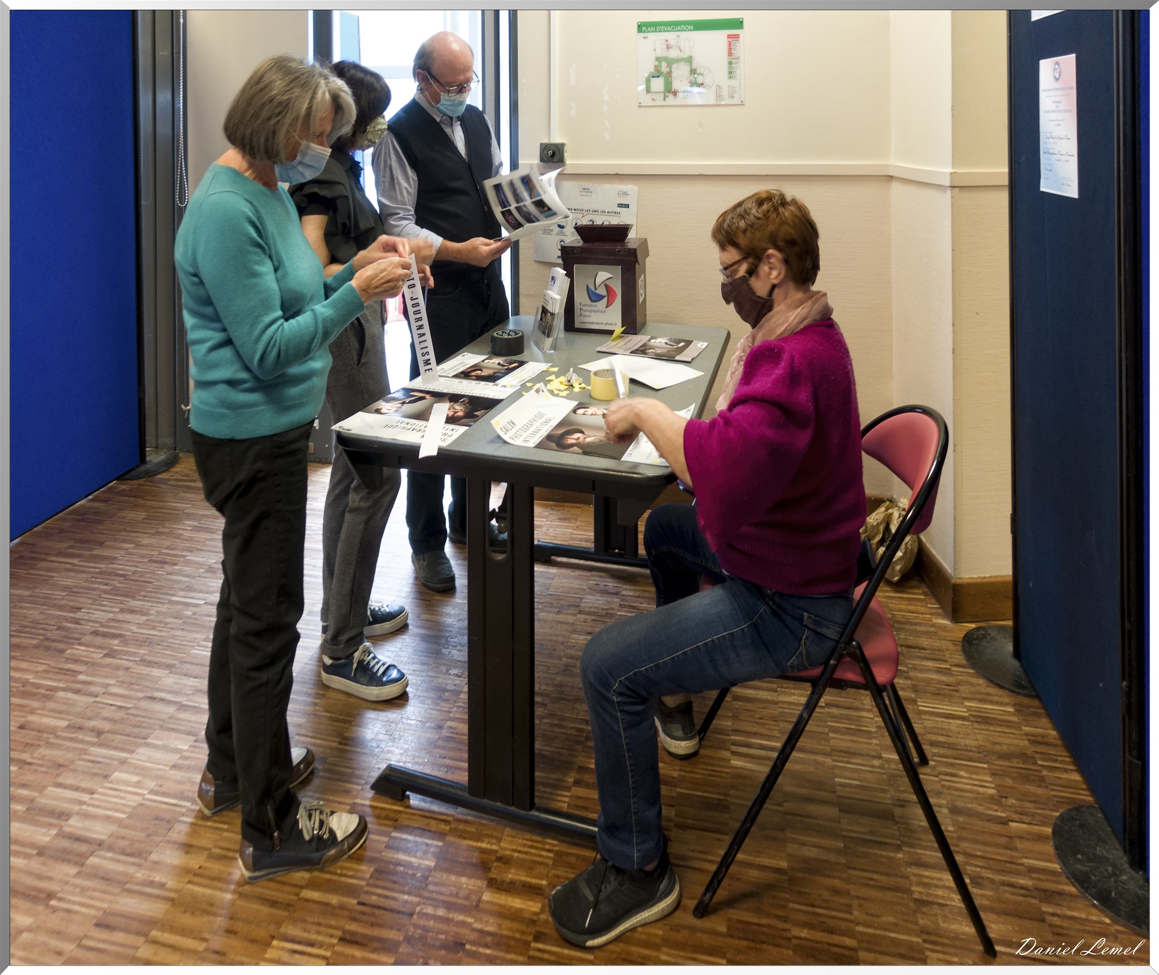 Mise en place des étiquettes autocolantes