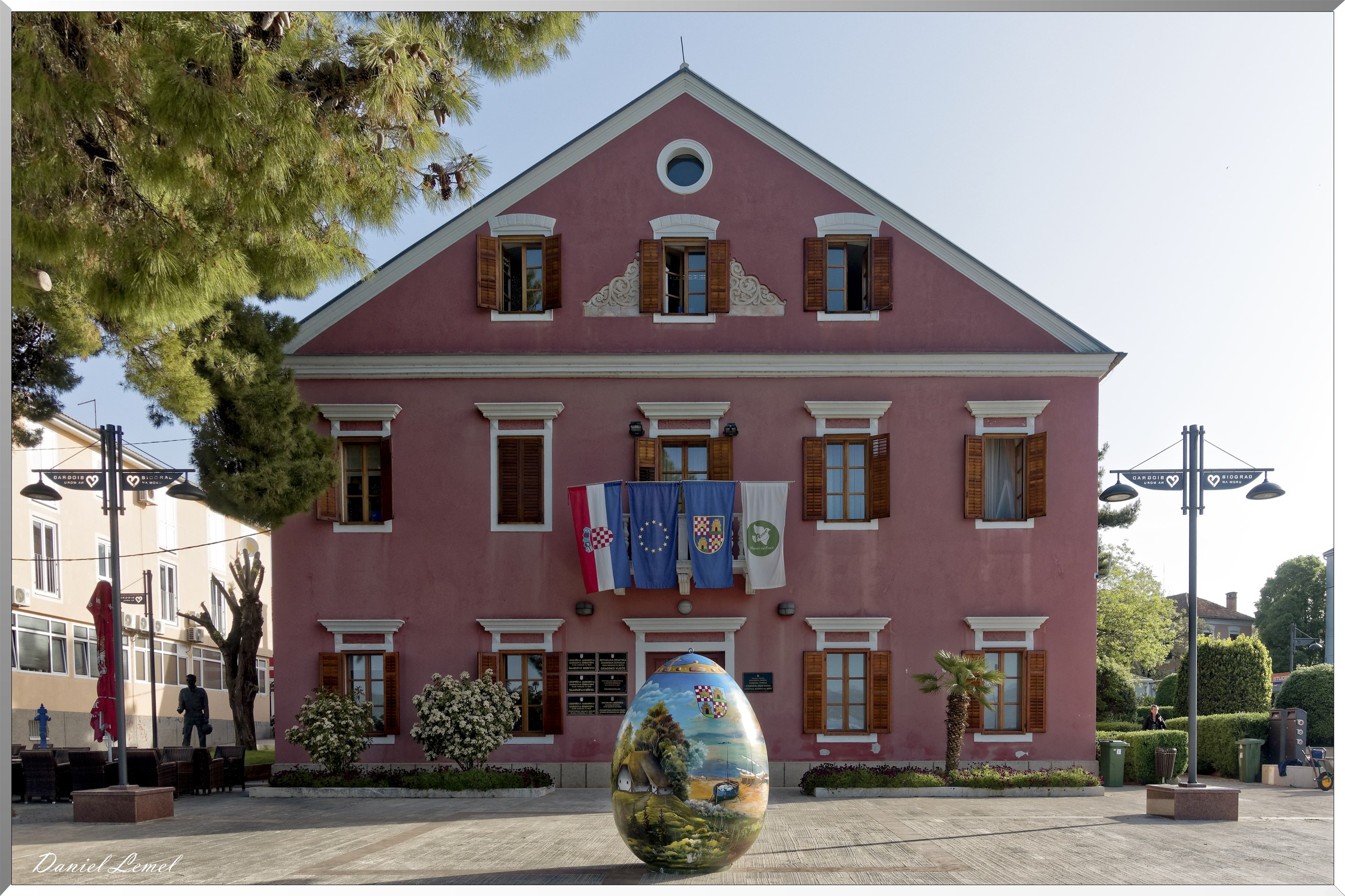 Mairie et oeuf  de Pâques