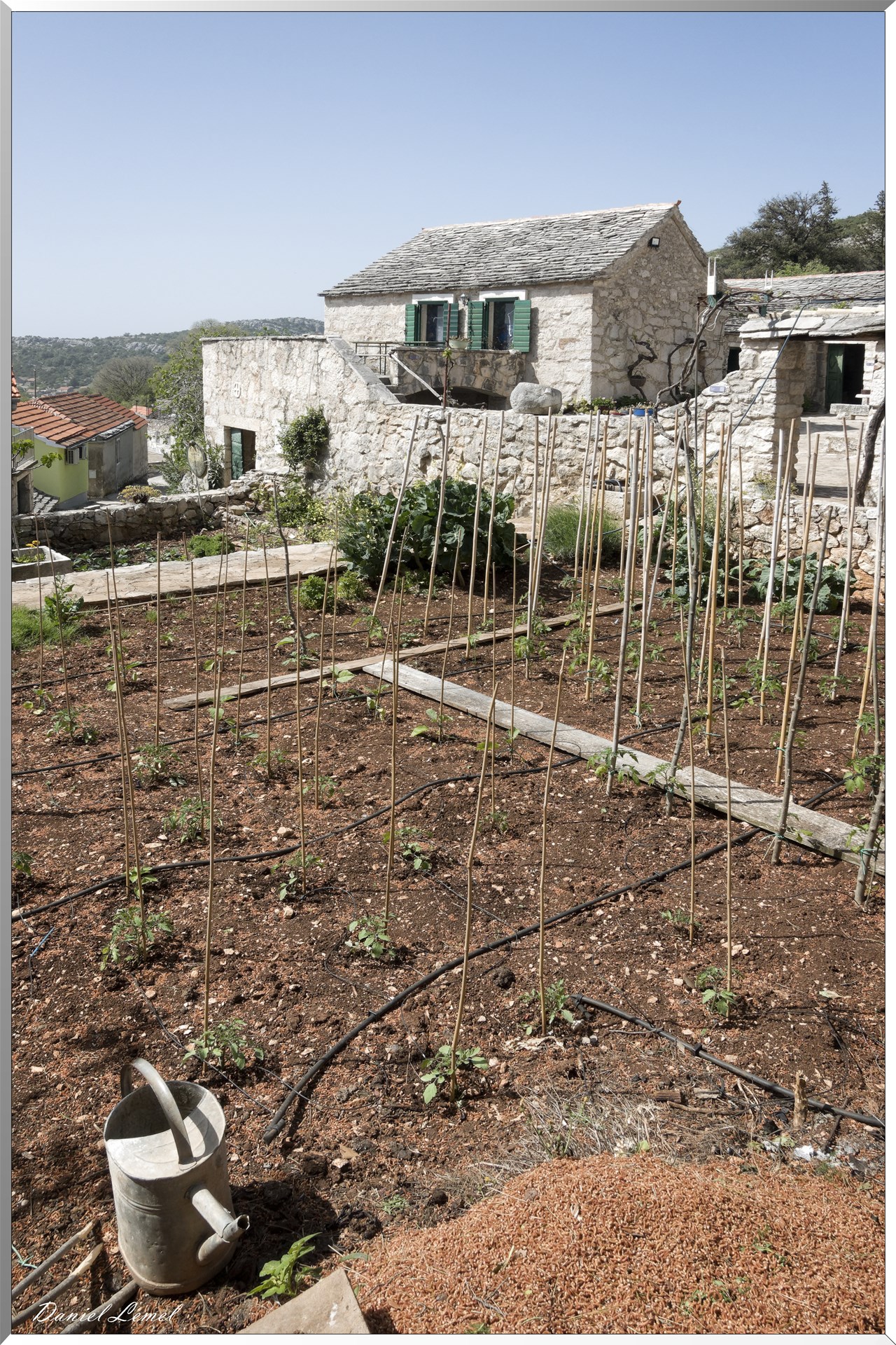 Maisons en pierres et jardin
