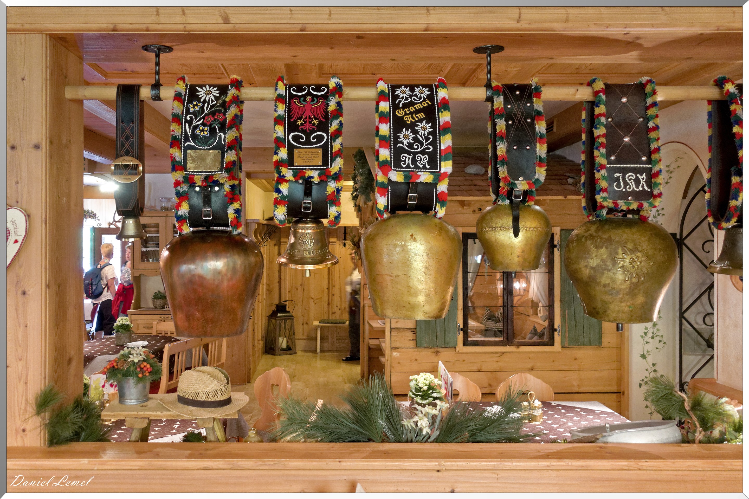 Gramai-Alm - Intérieur restaurant - Cloches