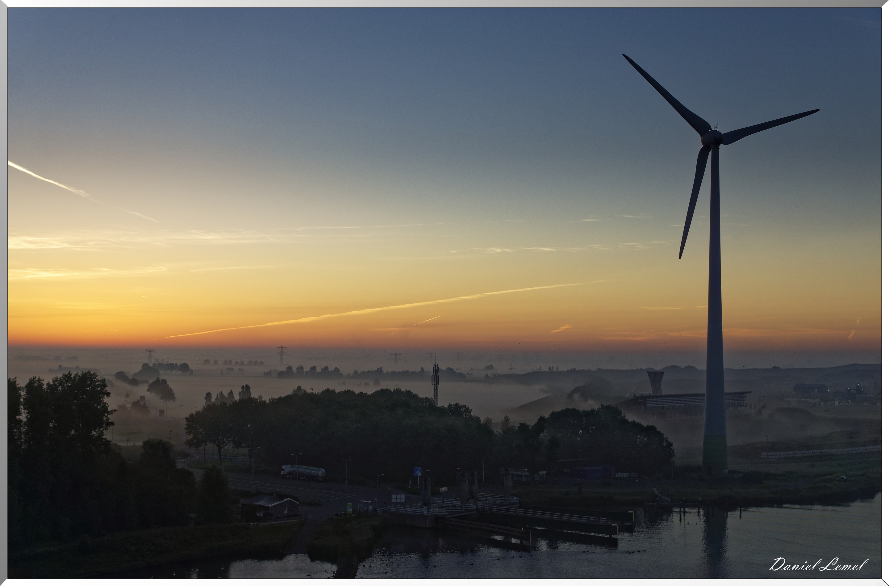 Lever de soleil sur le Noordzeekannal