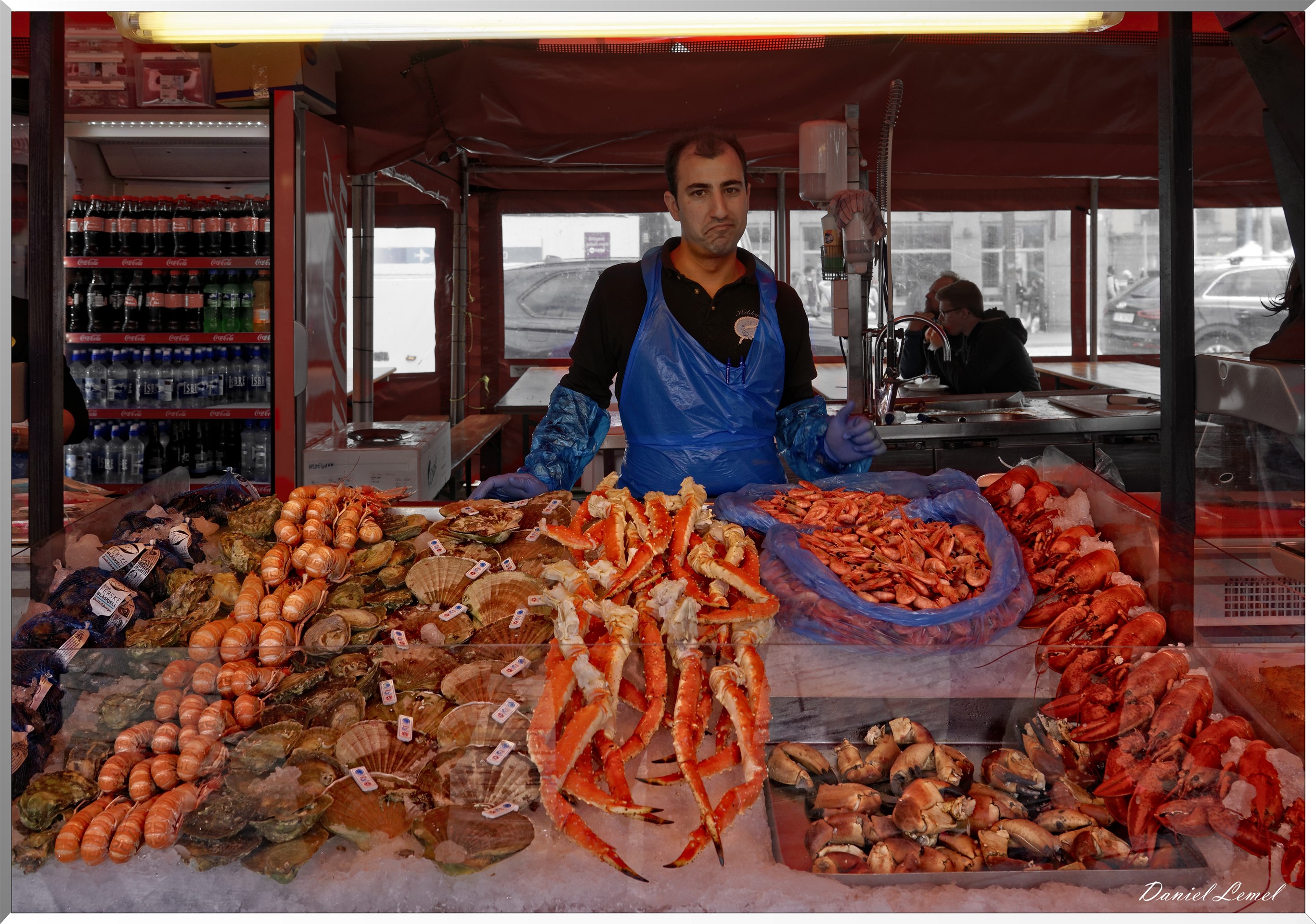 Poisonnier sur le marché au poissons