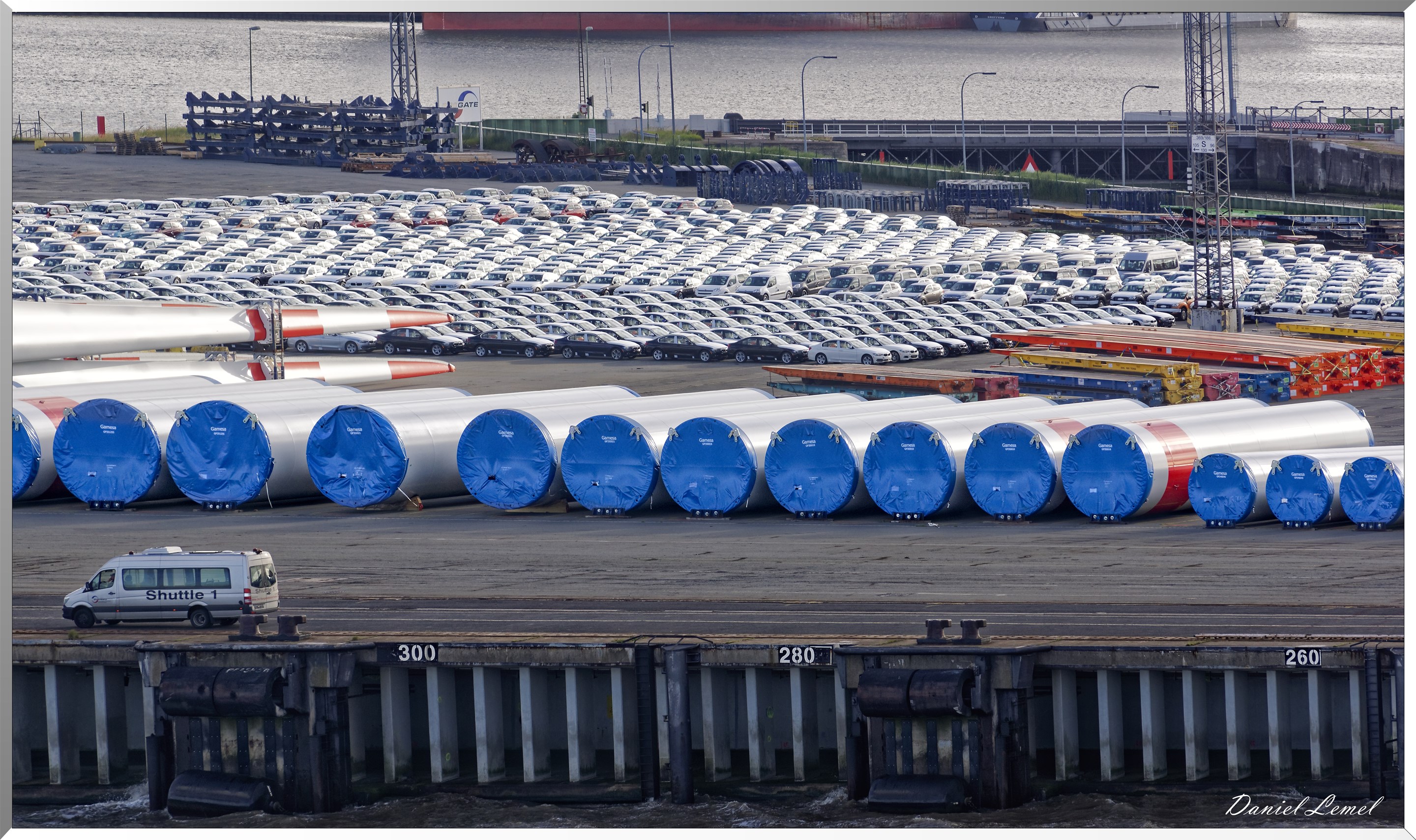 Parcs - Voitures et mas d'éoliennes