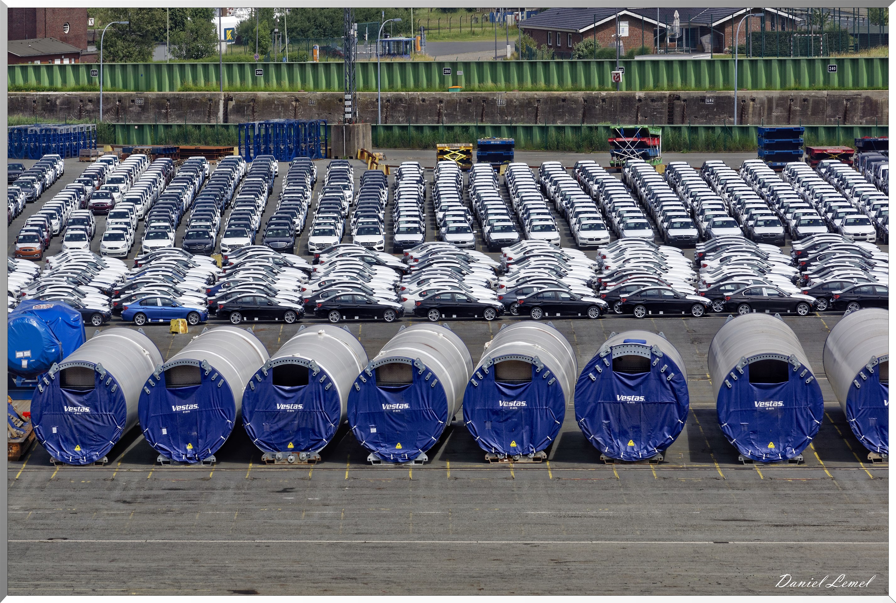 Parcs - Voitures et mas d'éoliennes