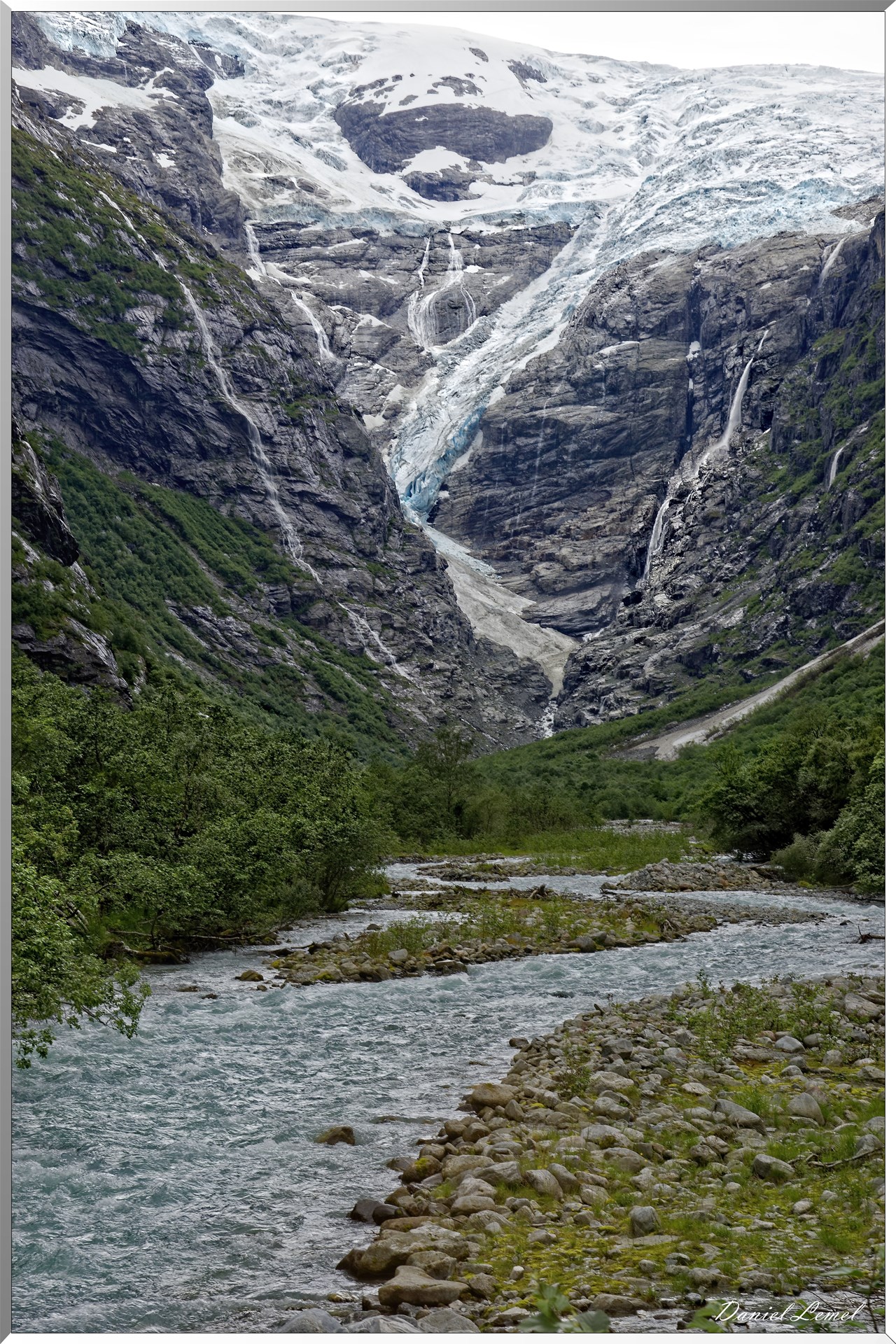 Kjenndal Glacier